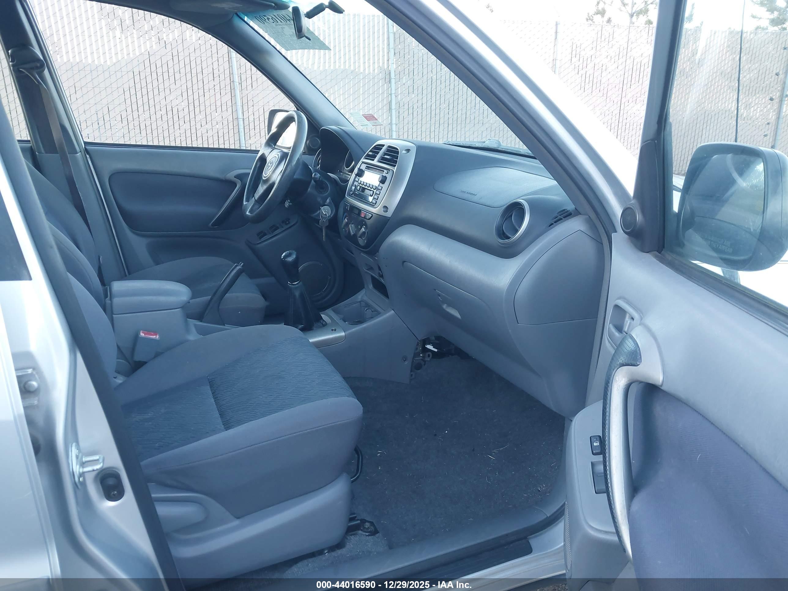 TOYOTA RAV4 image 5