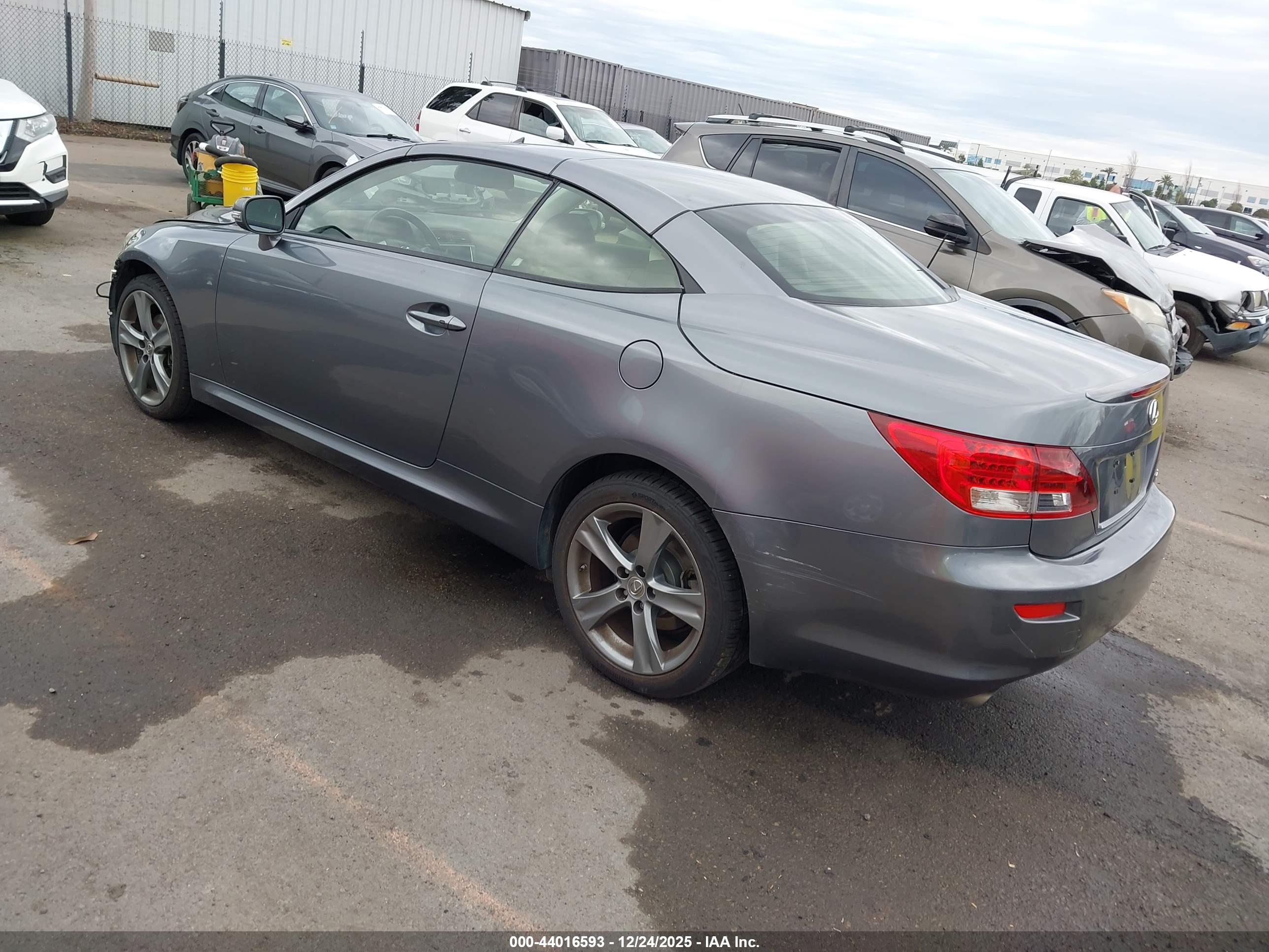 LEXUS IS image 3
