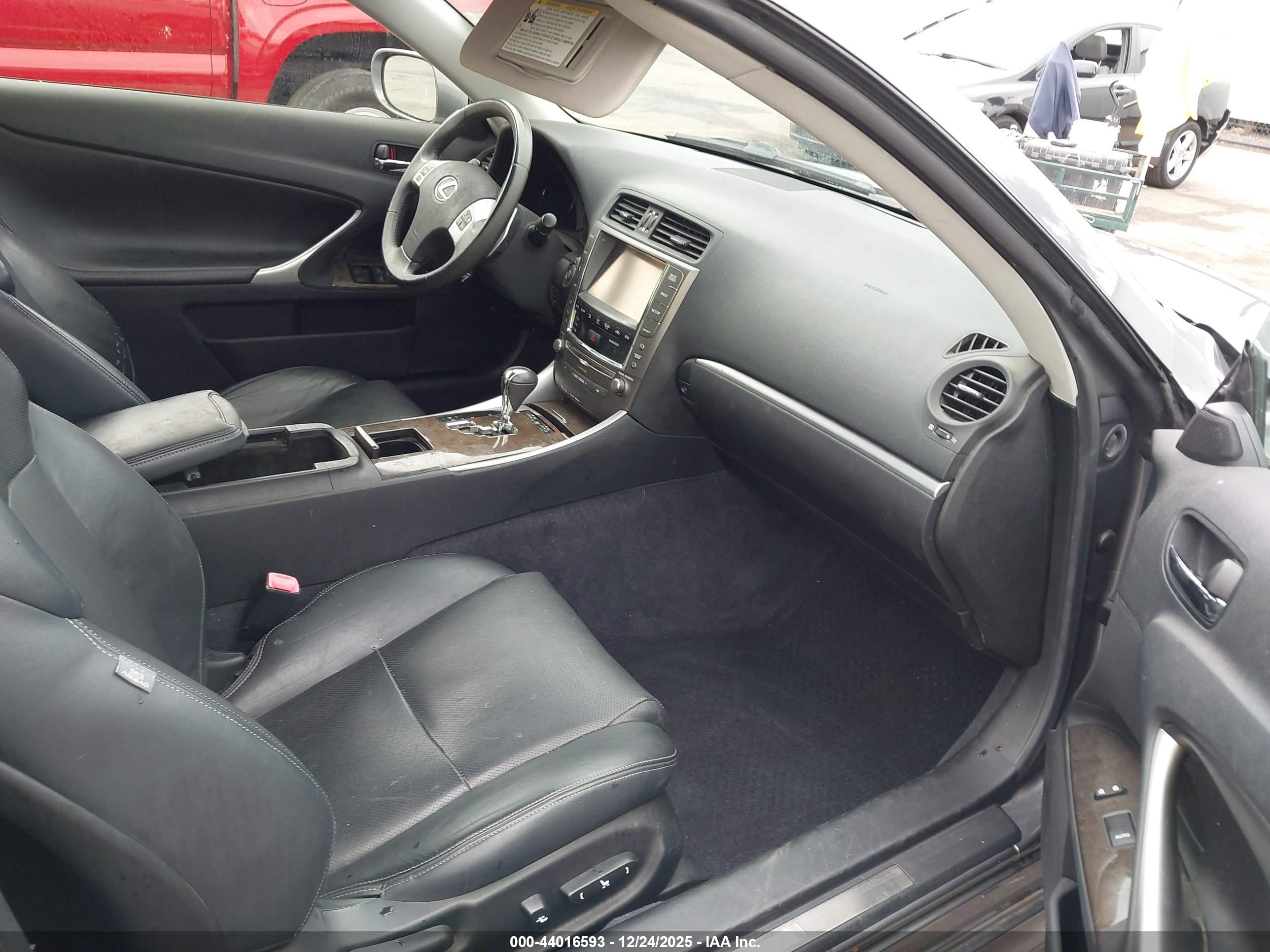 LEXUS IS image 5