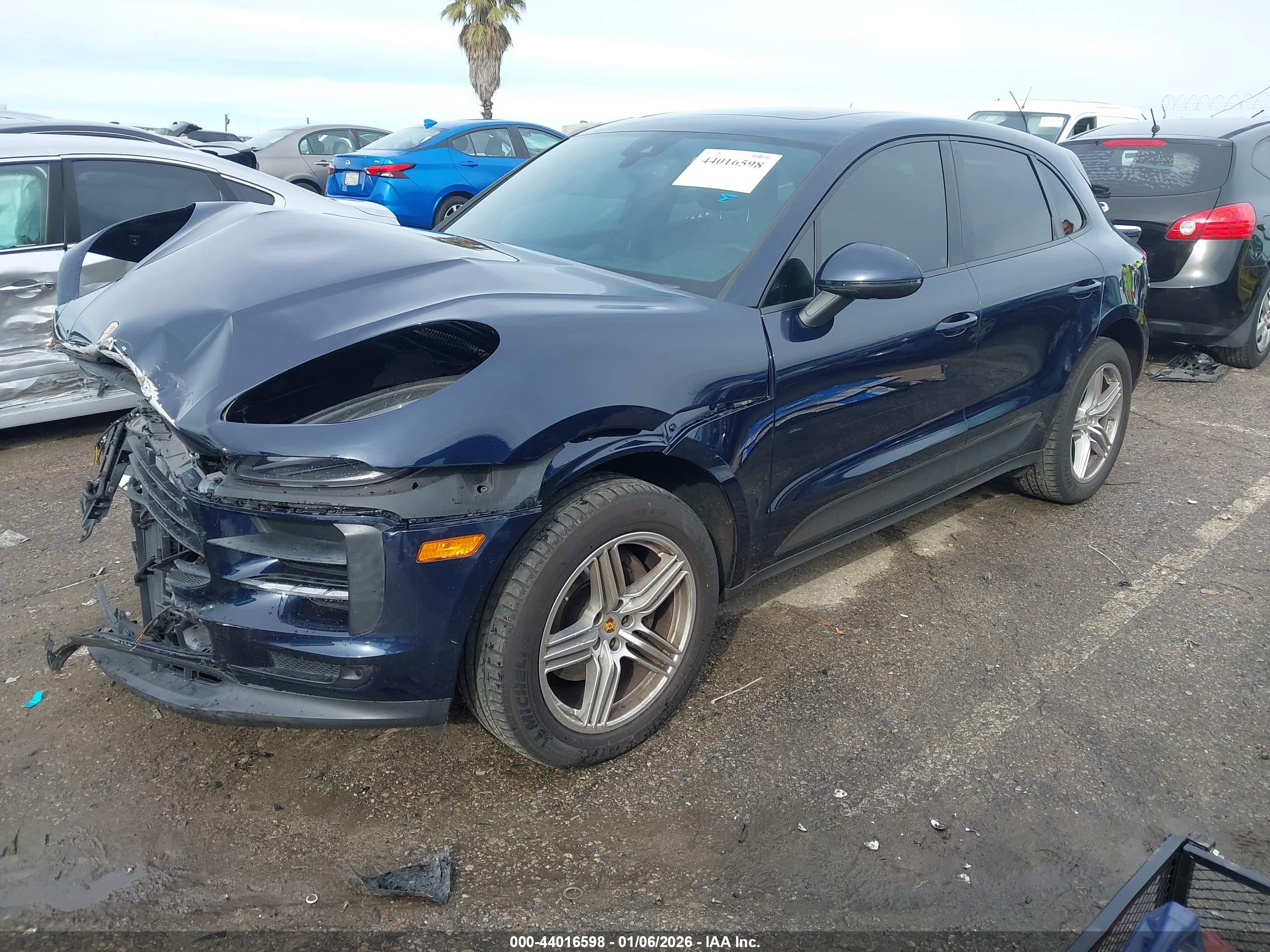 PORSCHE MACAN image 2