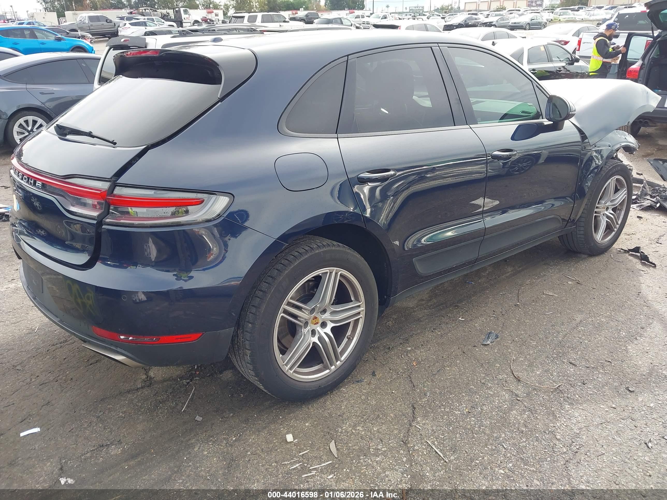 PORSCHE MACAN image 4
