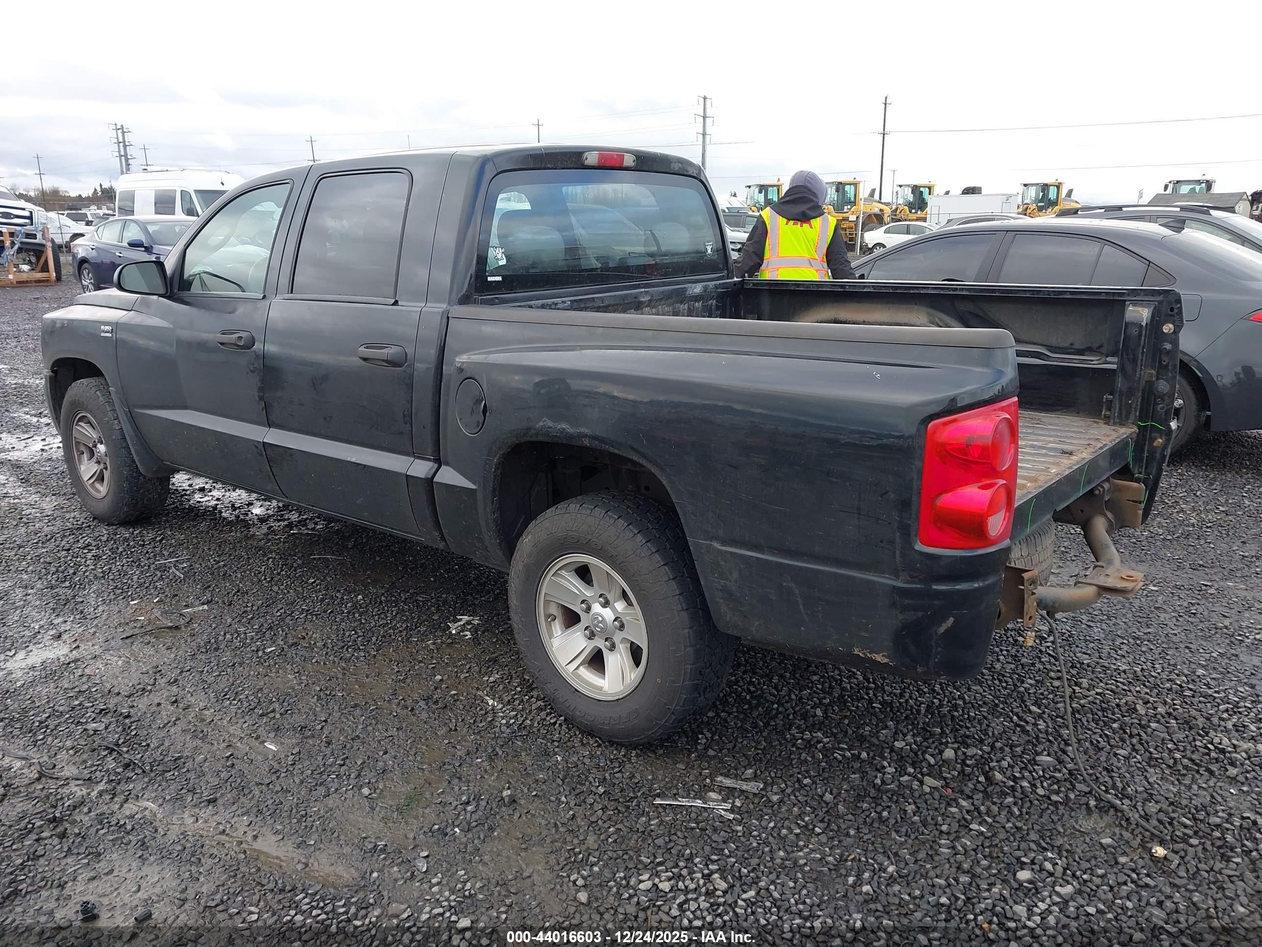 DODGE DAKOTA image 3