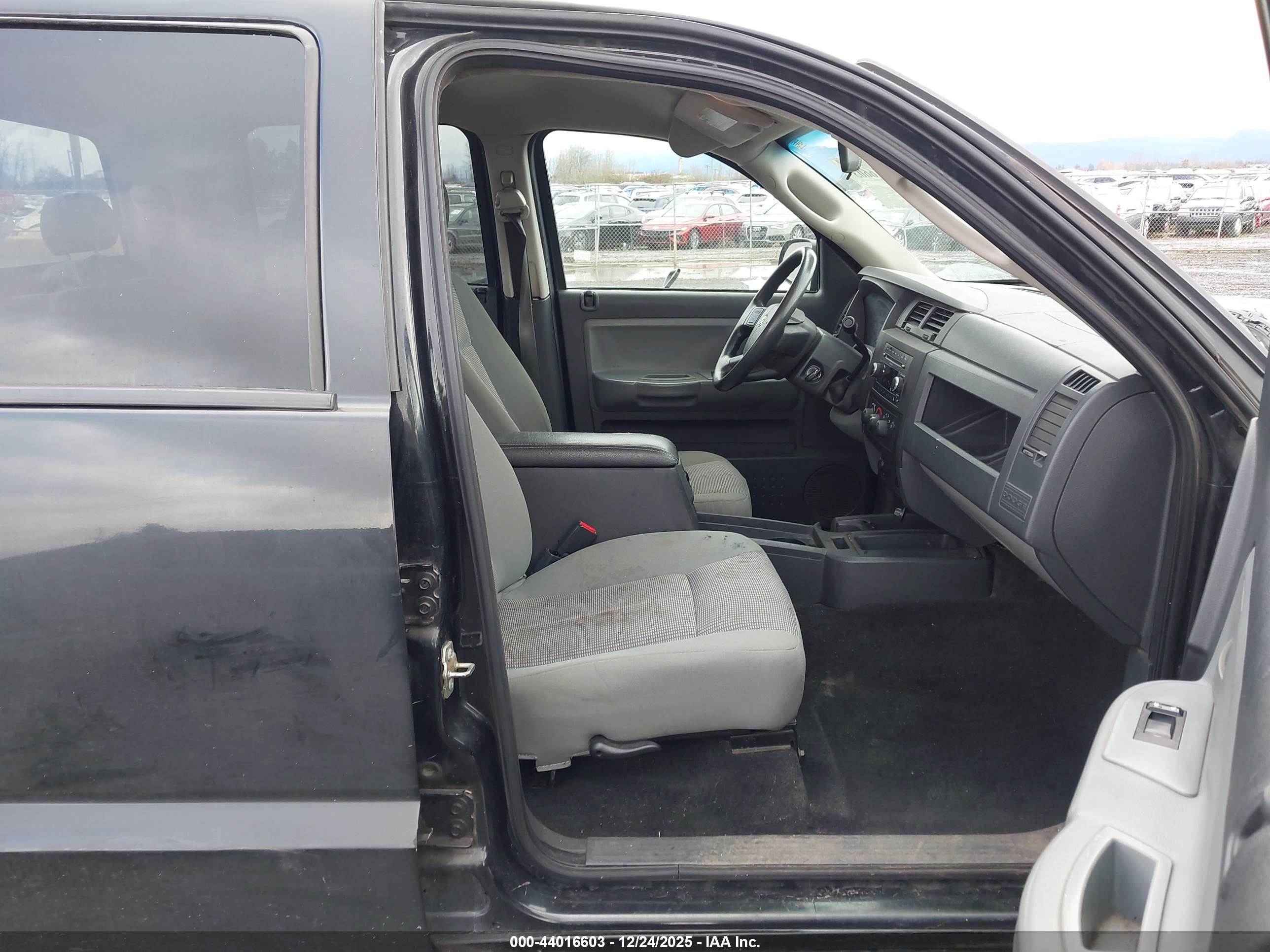 DODGE DAKOTA image 5