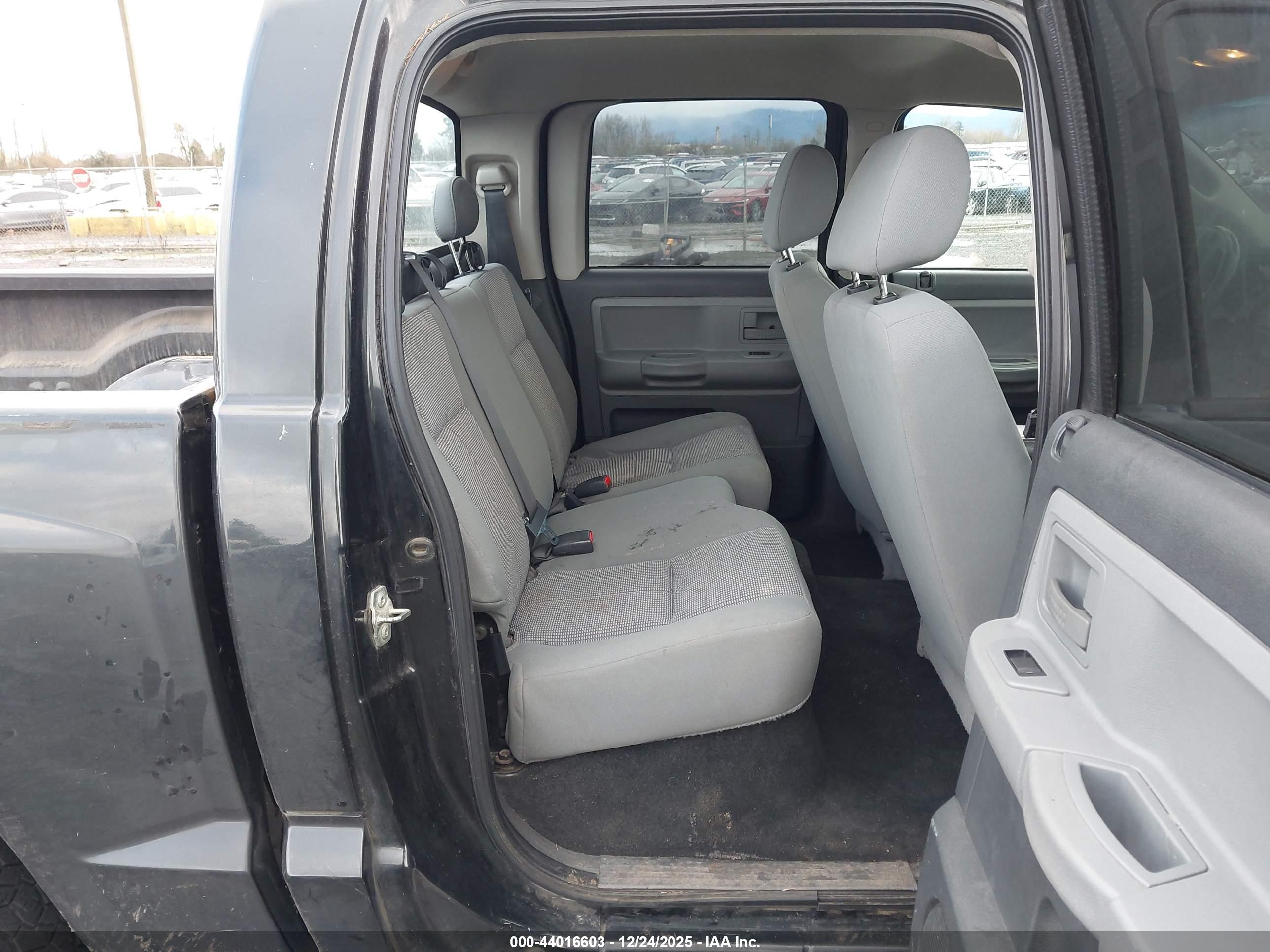 DODGE DAKOTA image 8