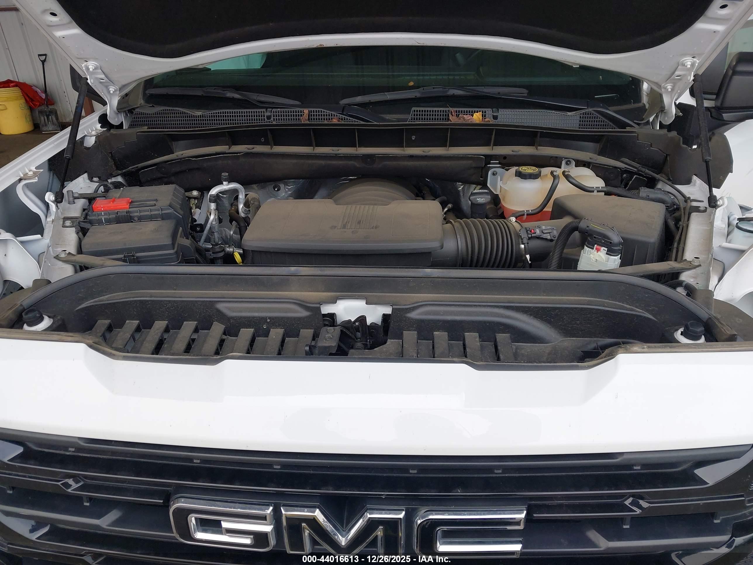 GMC SIERRA image 10