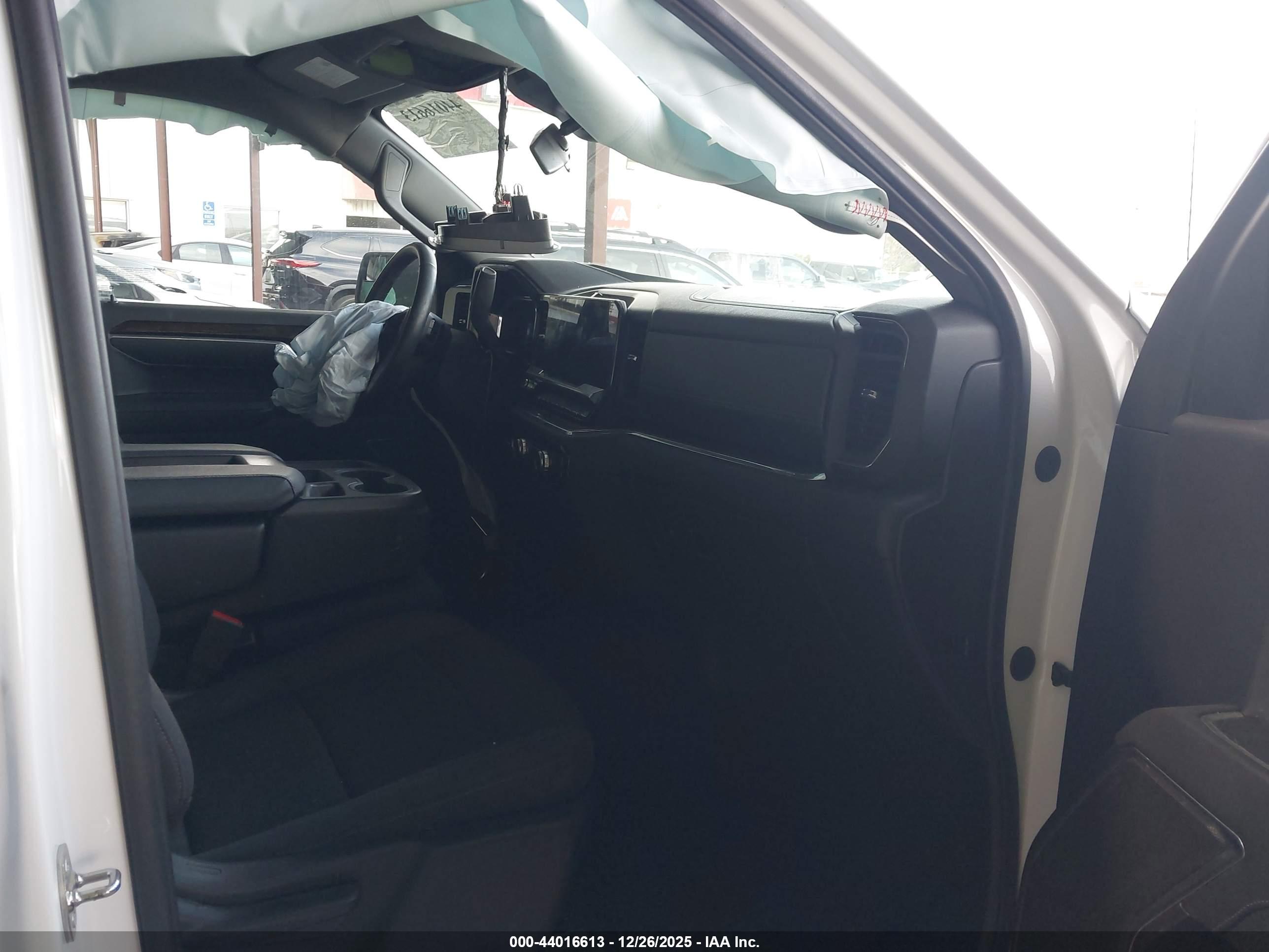 GMC SIERRA image 5