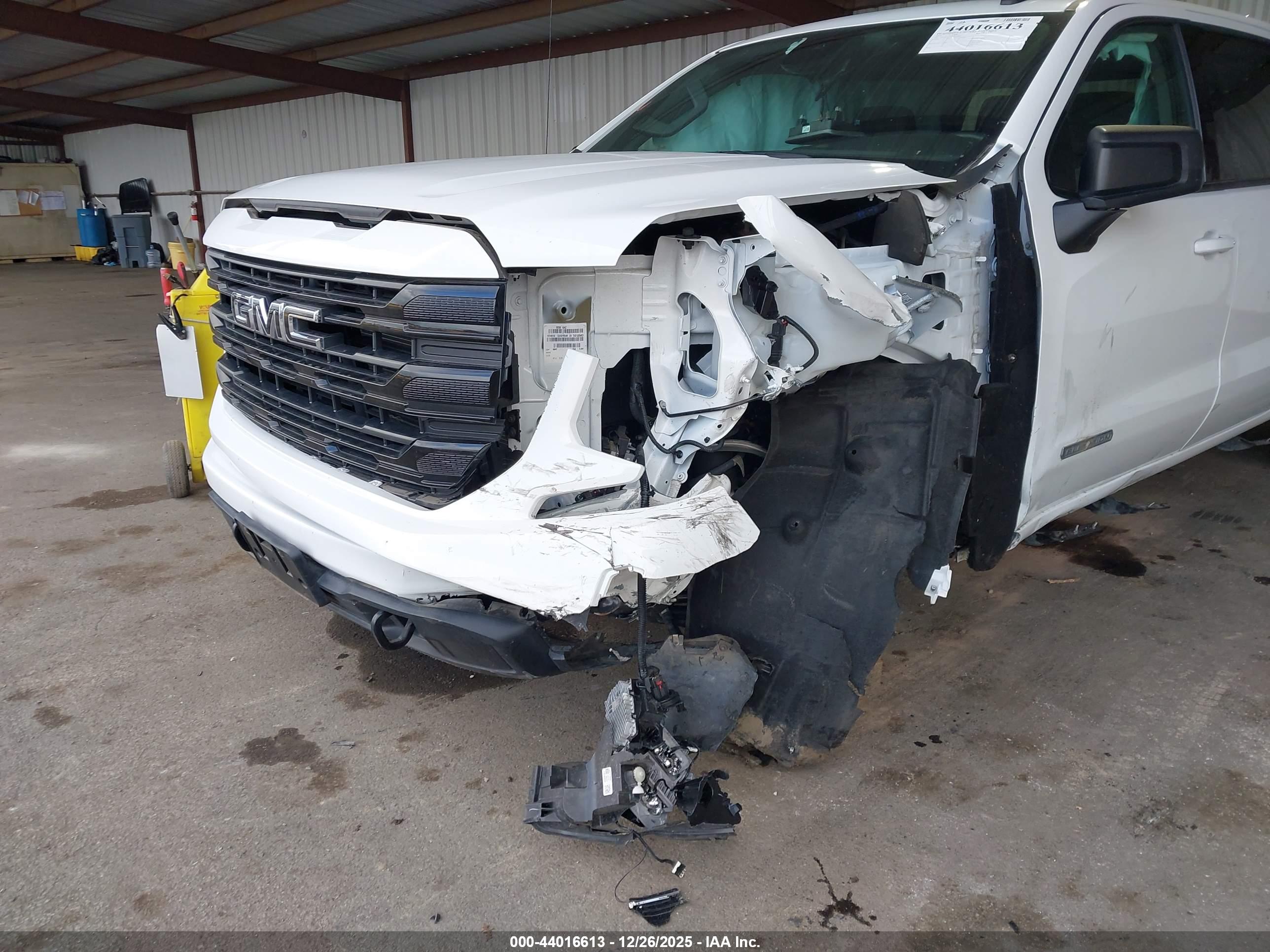GMC SIERRA image 6