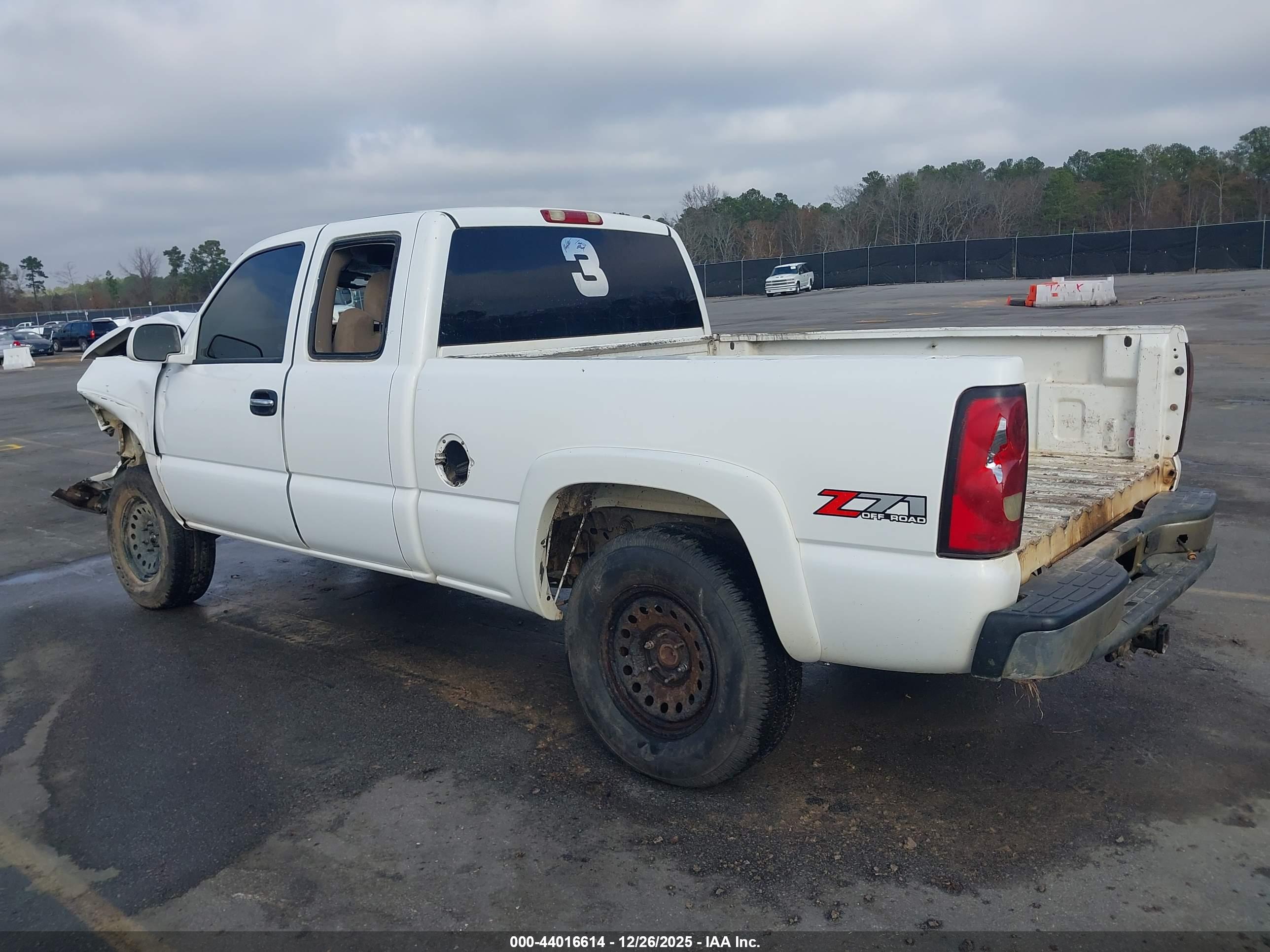 CHEVROLET SILVERADO image 3