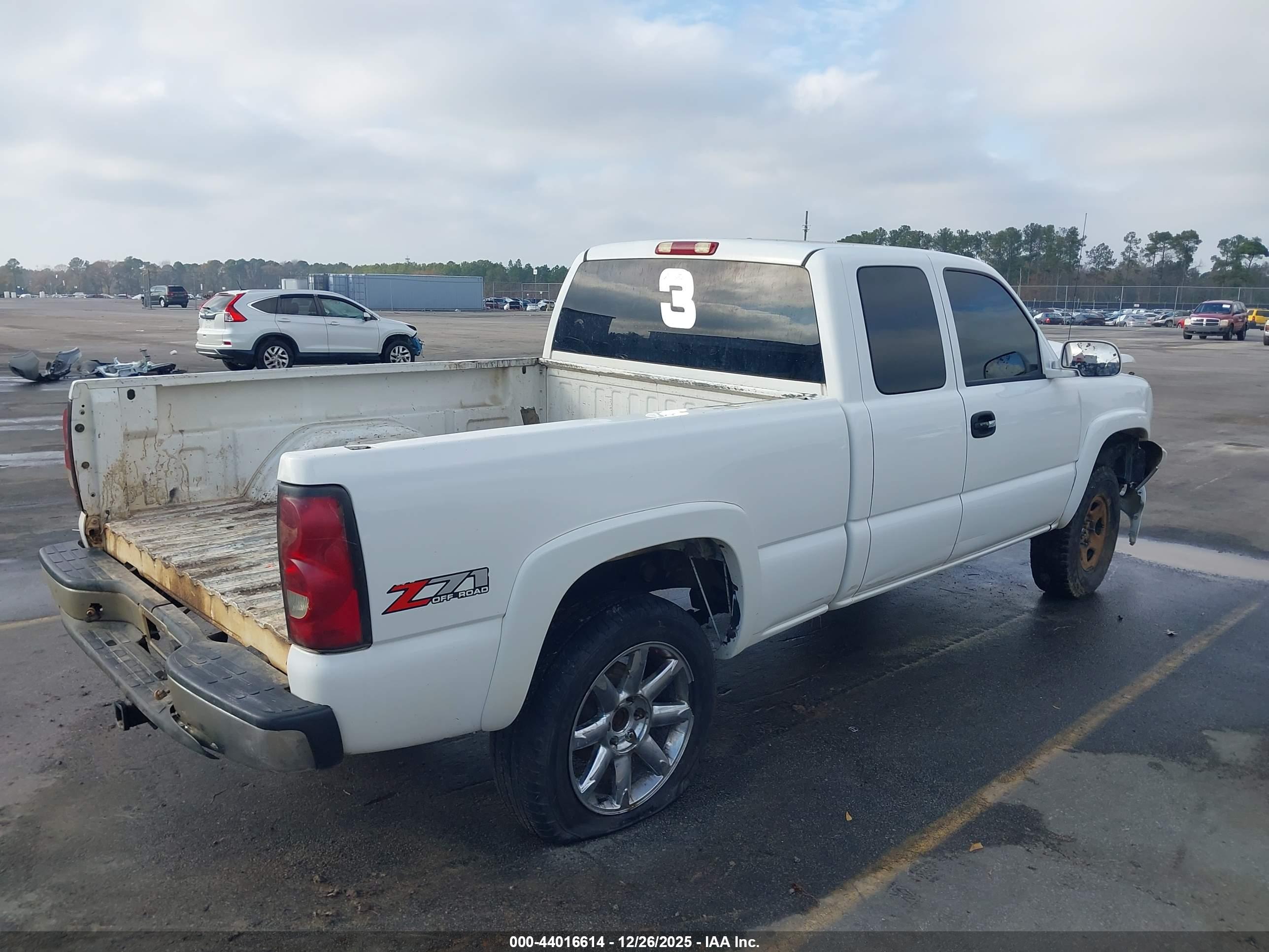 CHEVROLET SILVERADO image 4