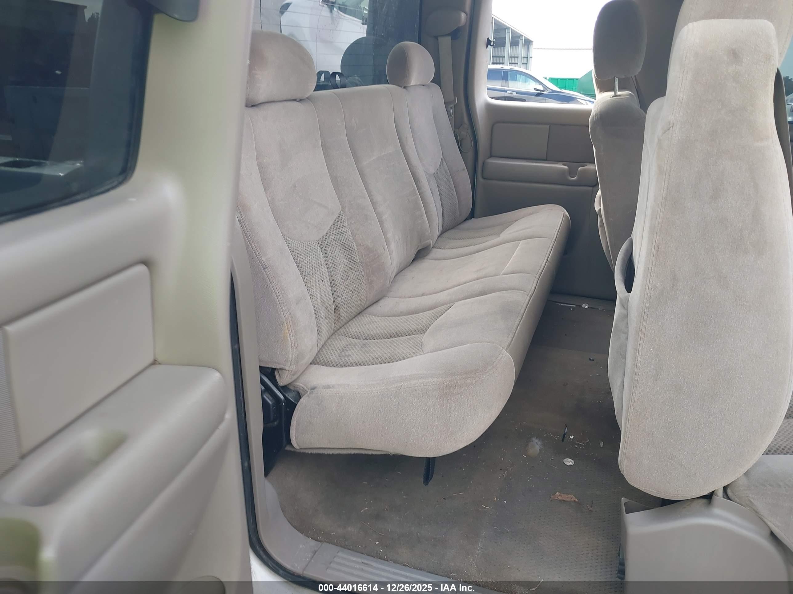 CHEVROLET SILVERADO image 8
