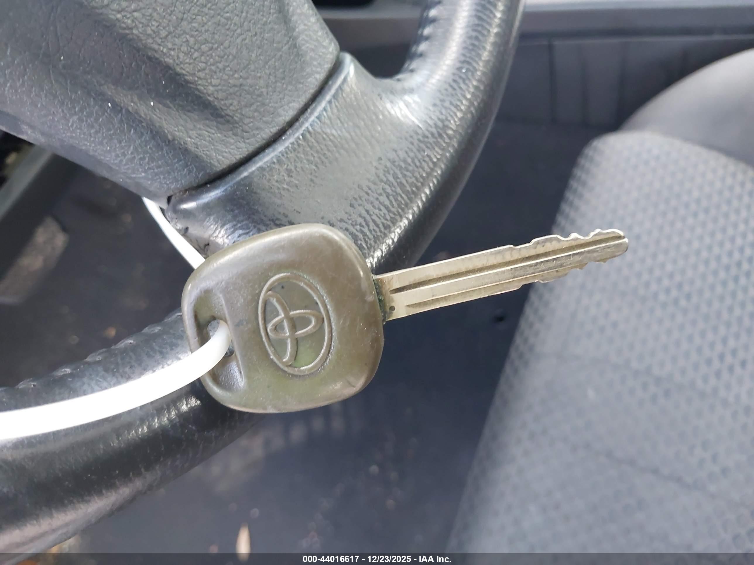 TOYOTA CAMRY image 11