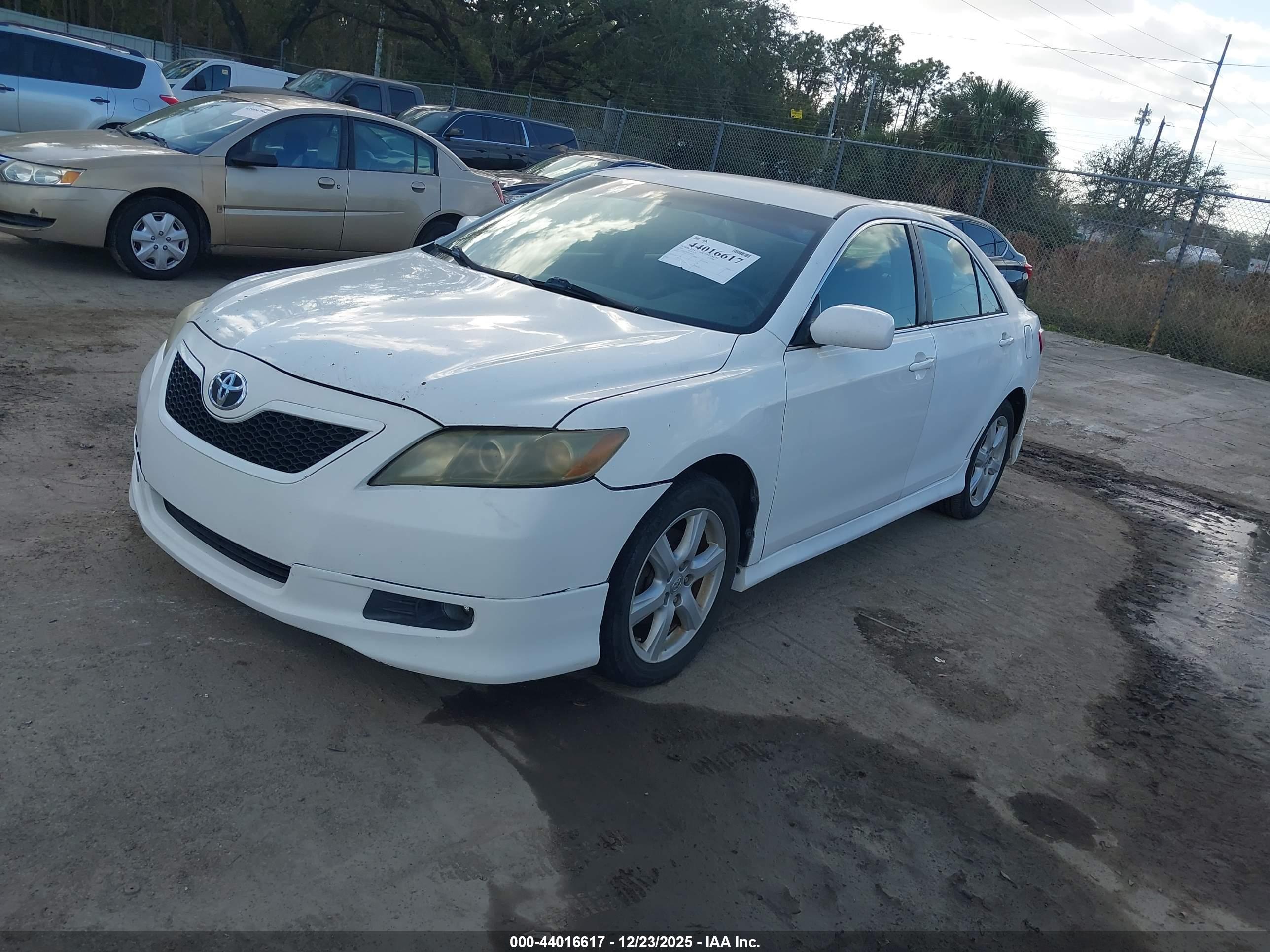 TOYOTA CAMRY image 2