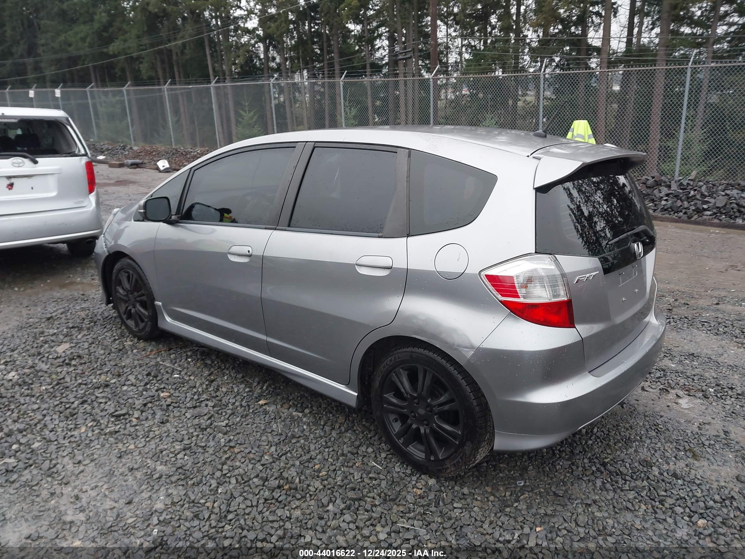 HONDA FIT image 3