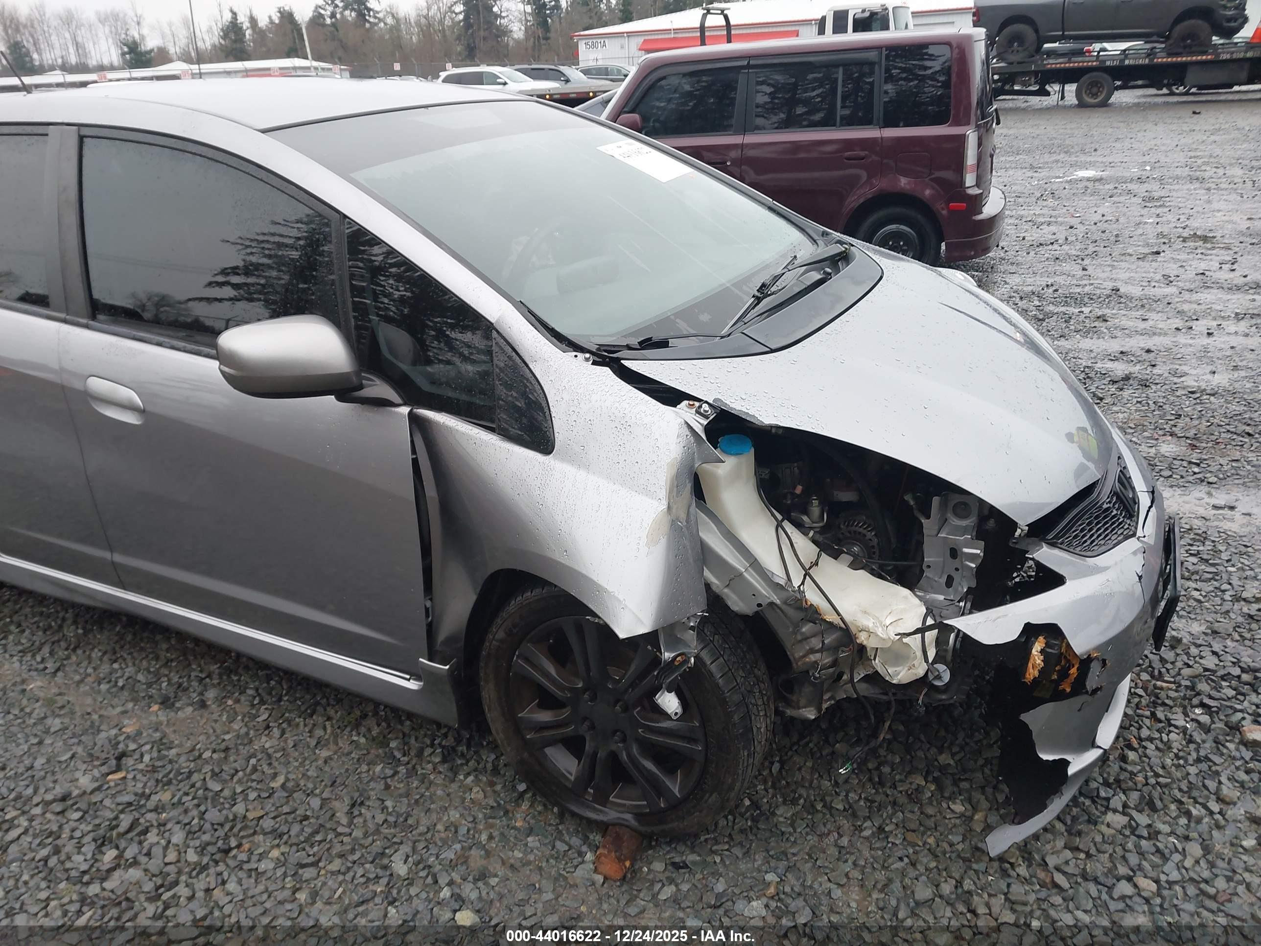 HONDA FIT image 6