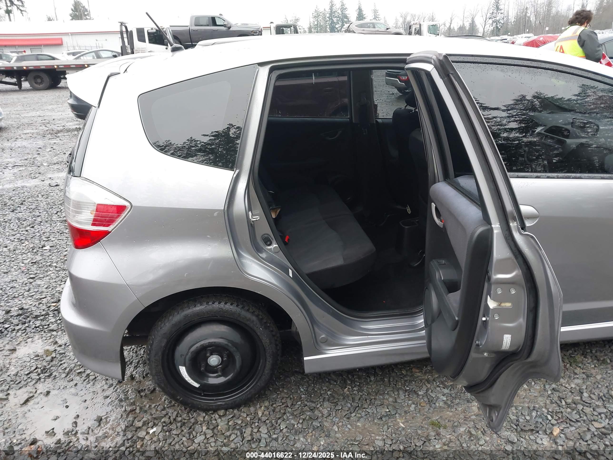 HONDA FIT image 8