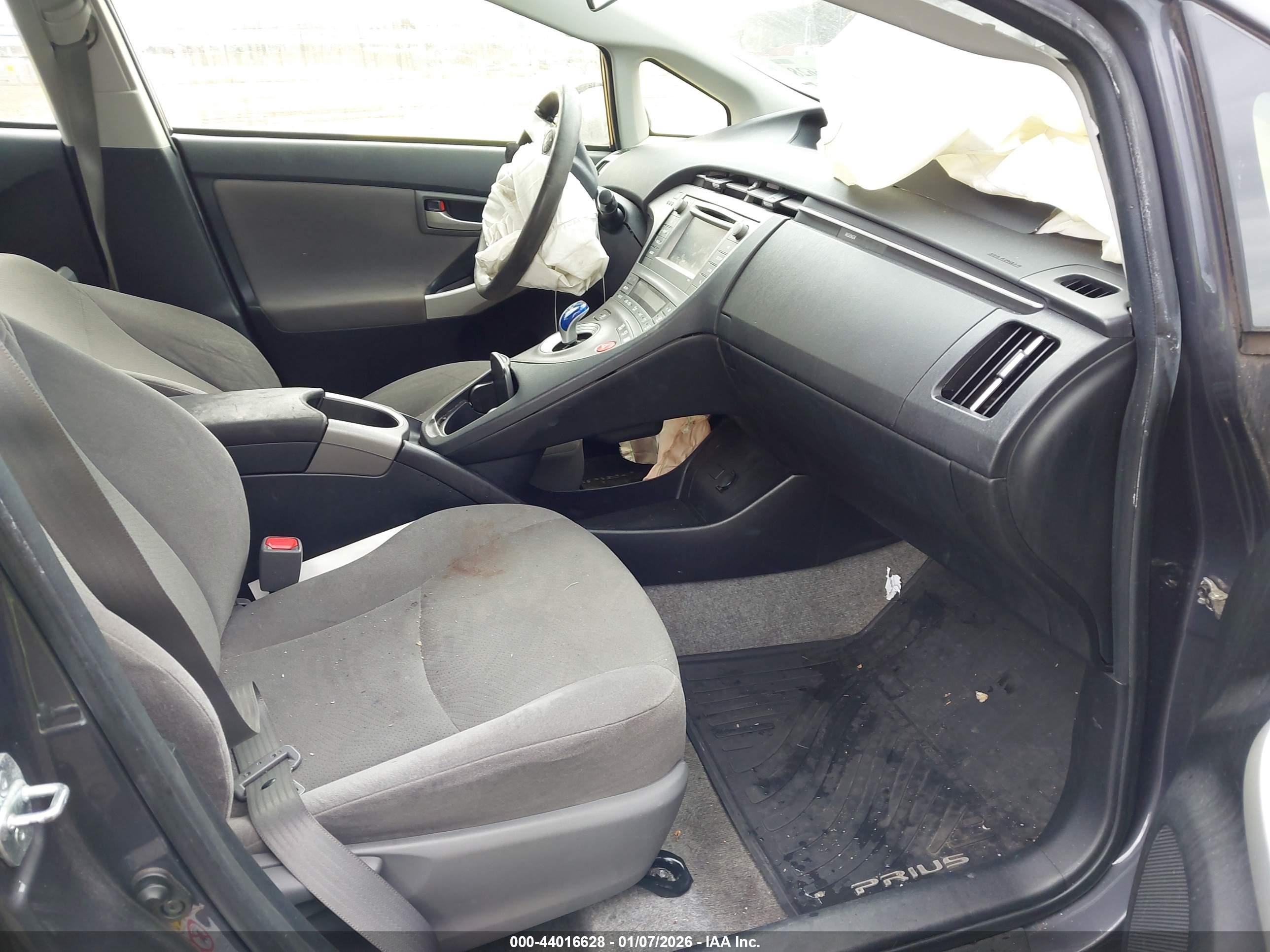 TOYOTA PRIUS image 5