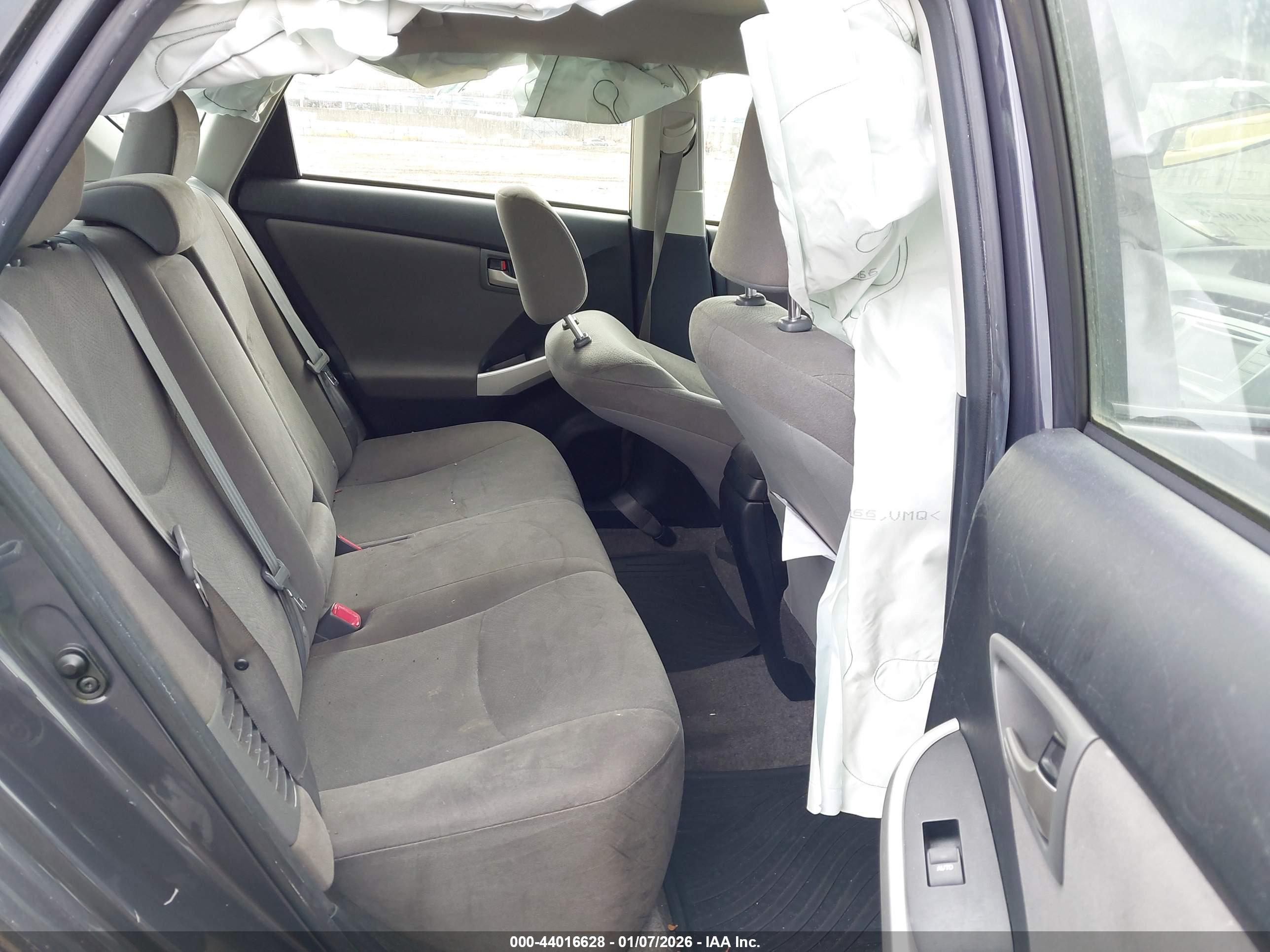 TOYOTA PRIUS image 8