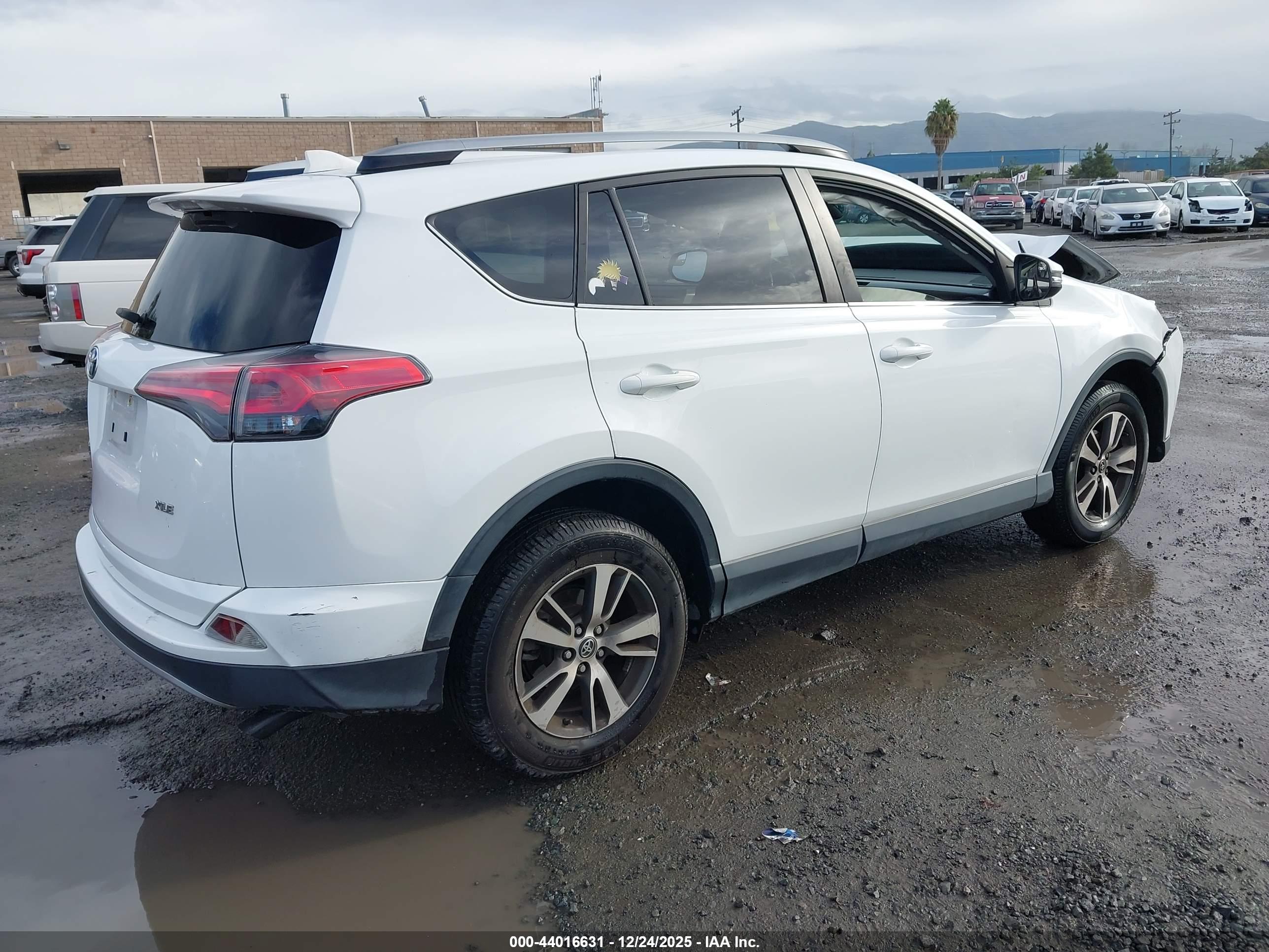 TOYOTA RAV4 image 4