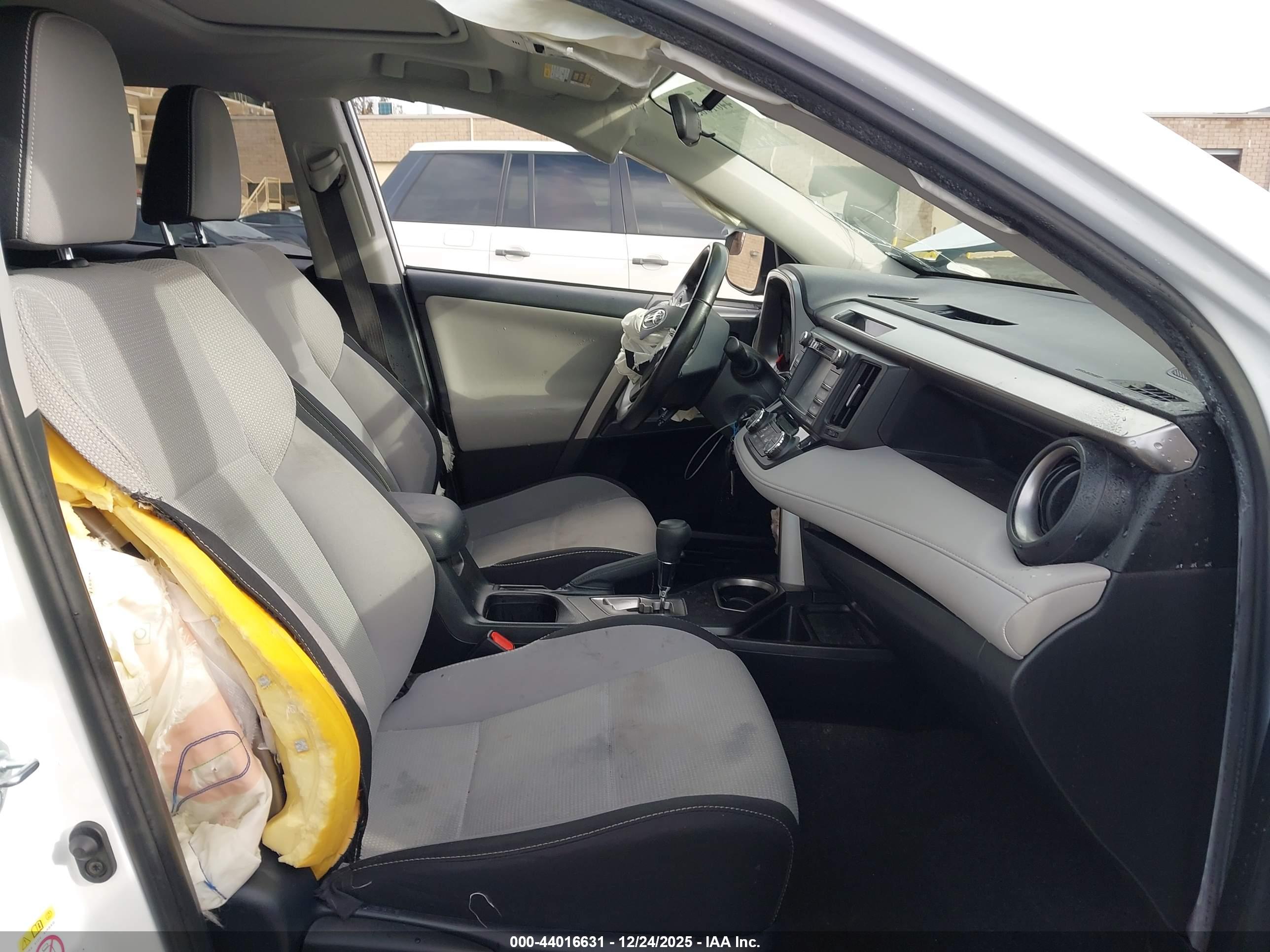 TOYOTA RAV4 image 5