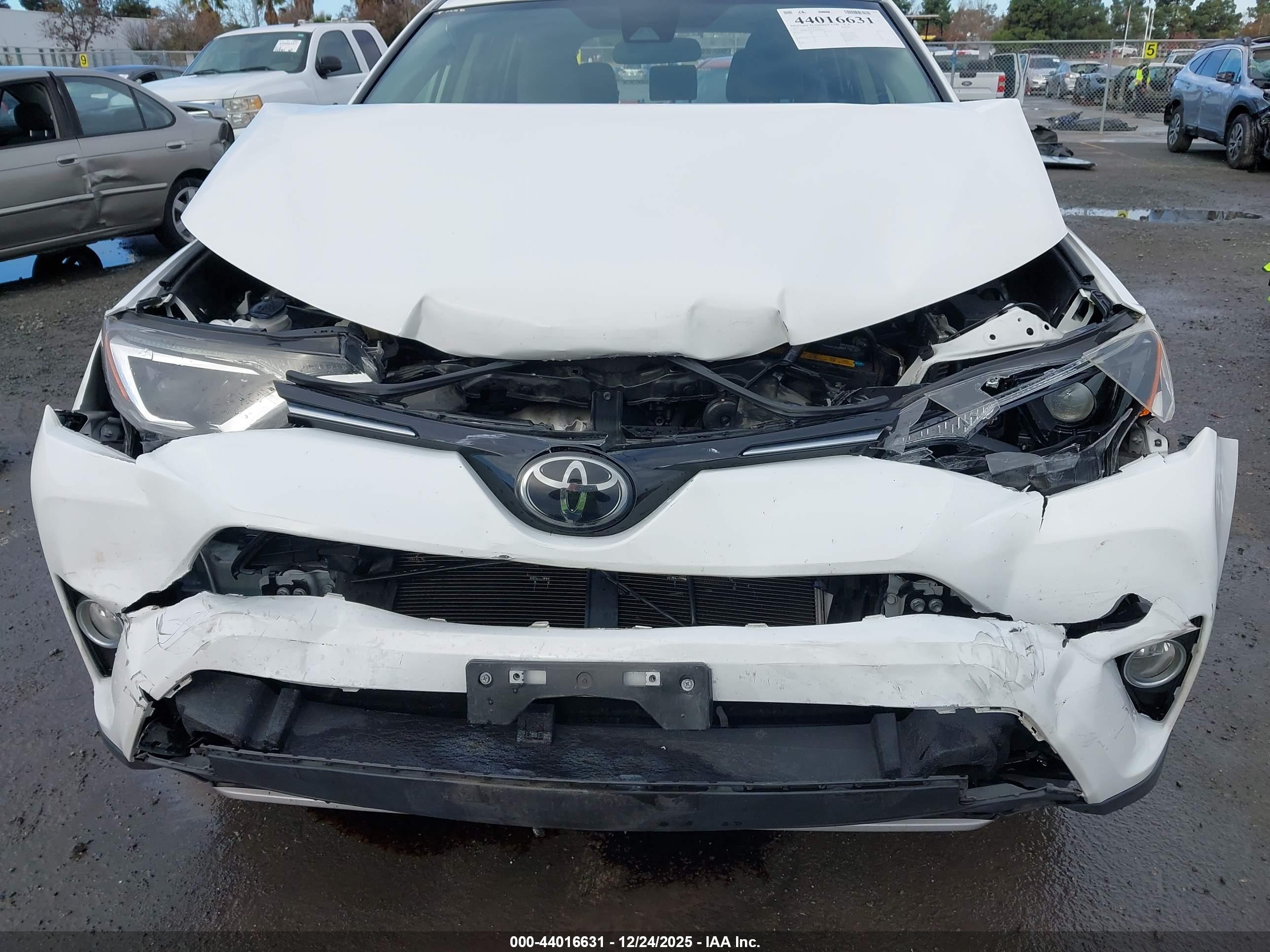 TOYOTA RAV4 image 6