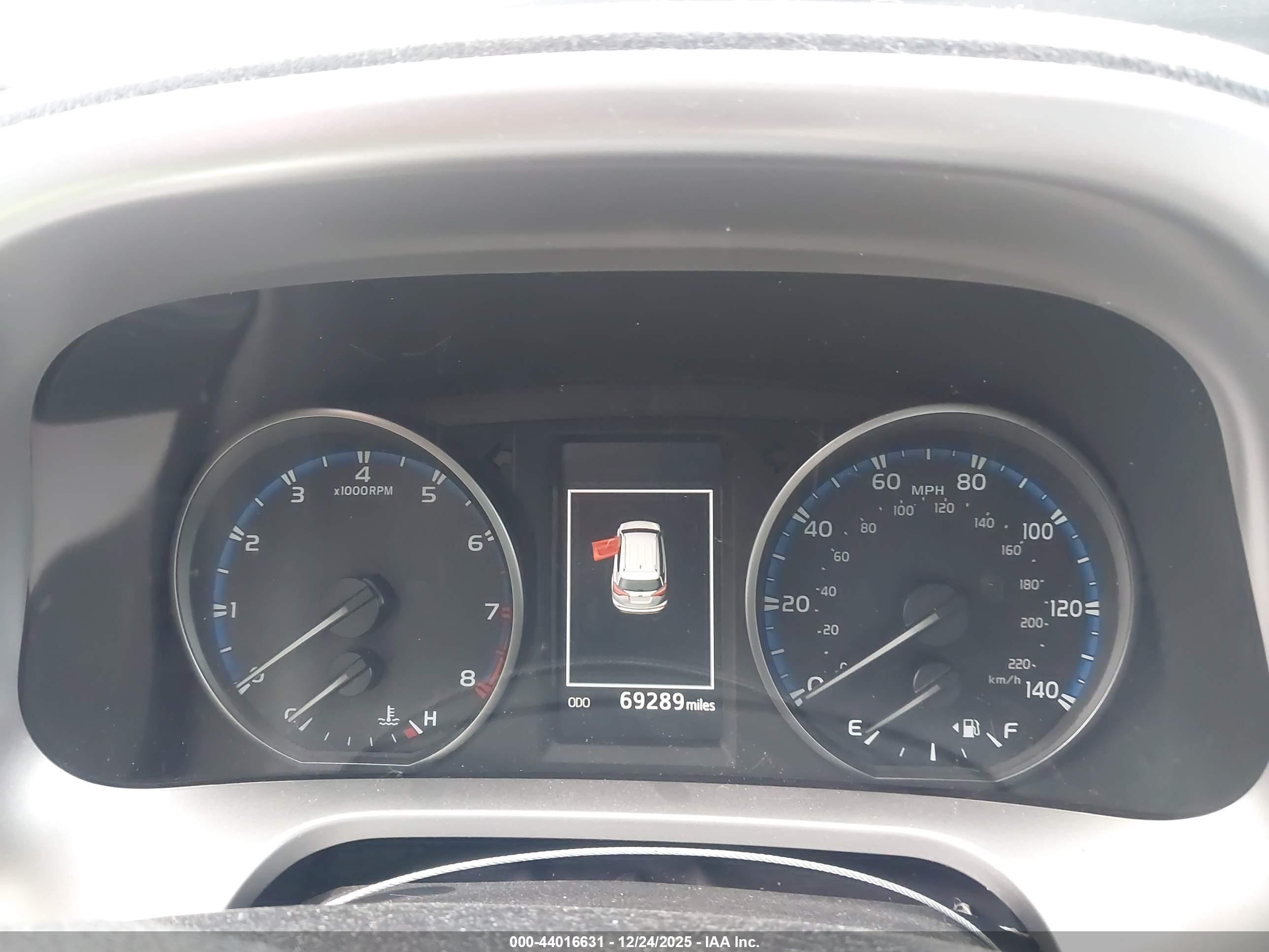 TOYOTA RAV4 image 7