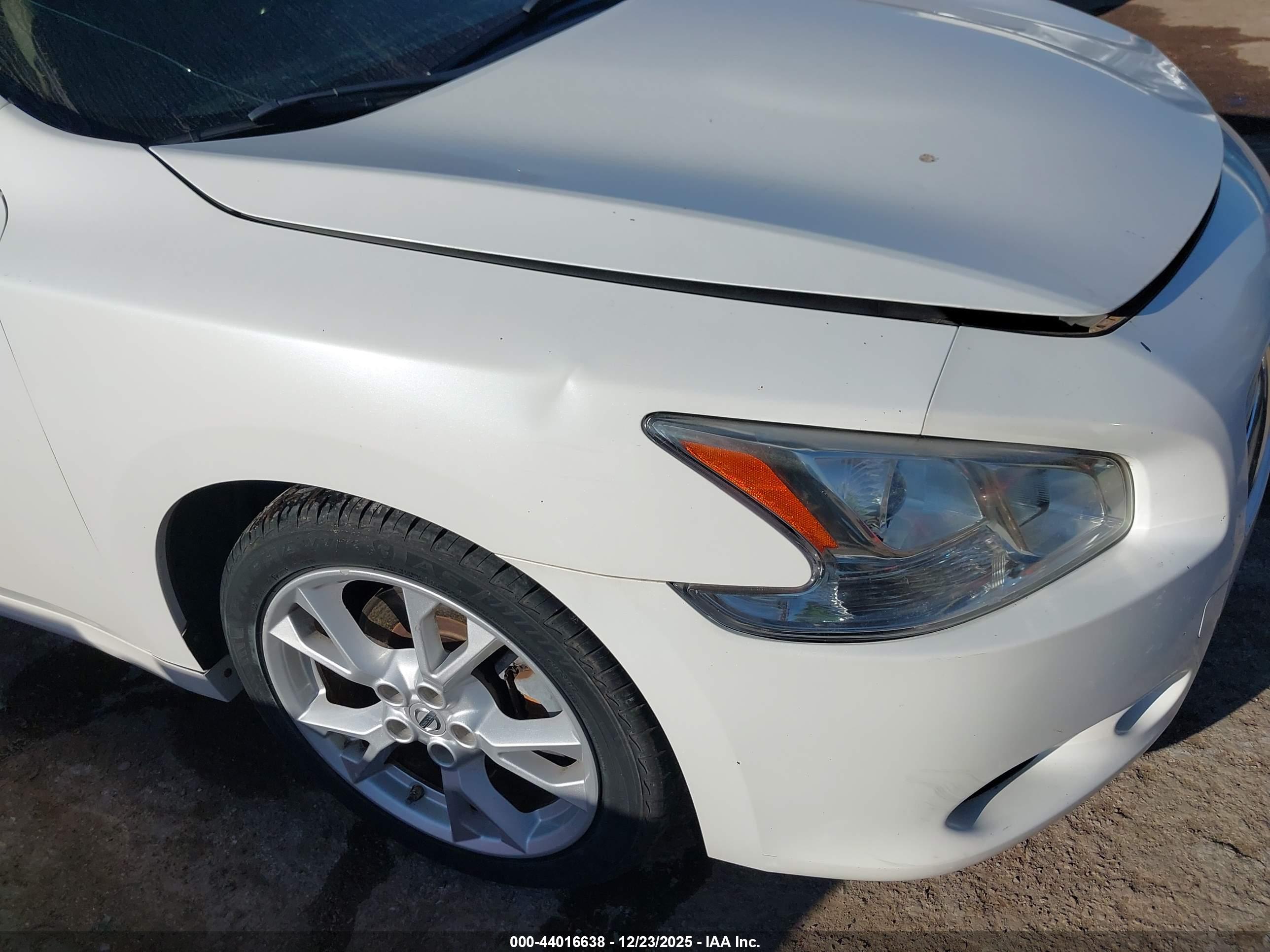 NISSAN MAXIMA image 6