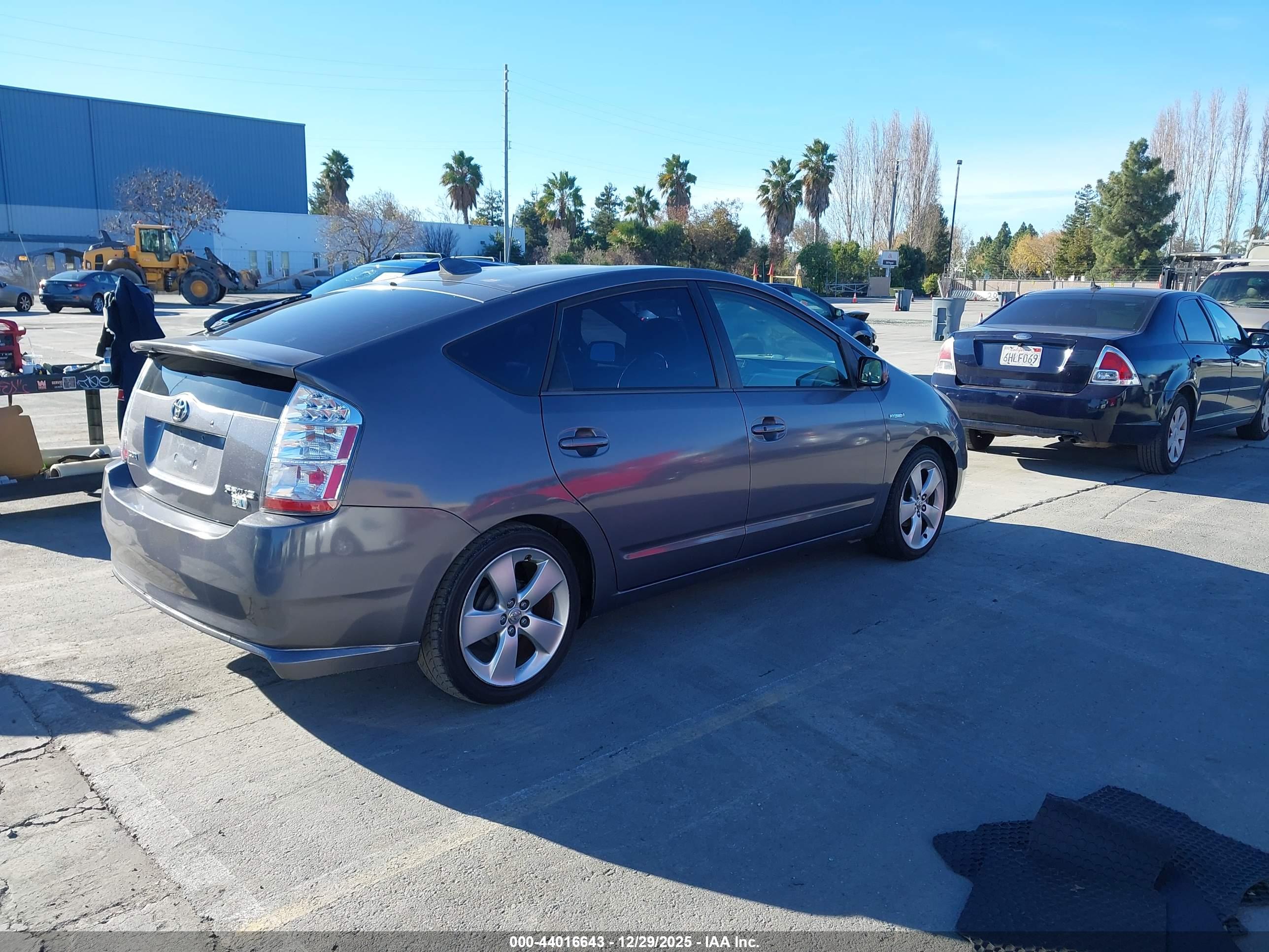 TOYOTA PRIUS image 4