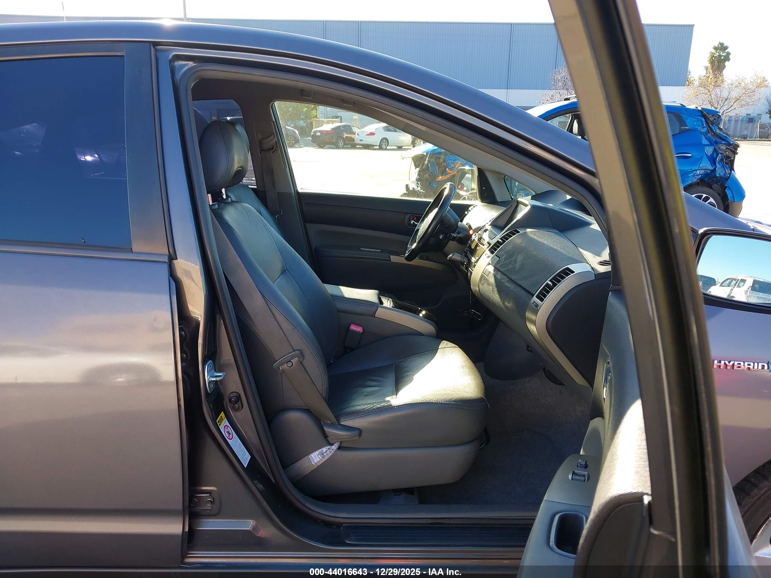 TOYOTA PRIUS image 5