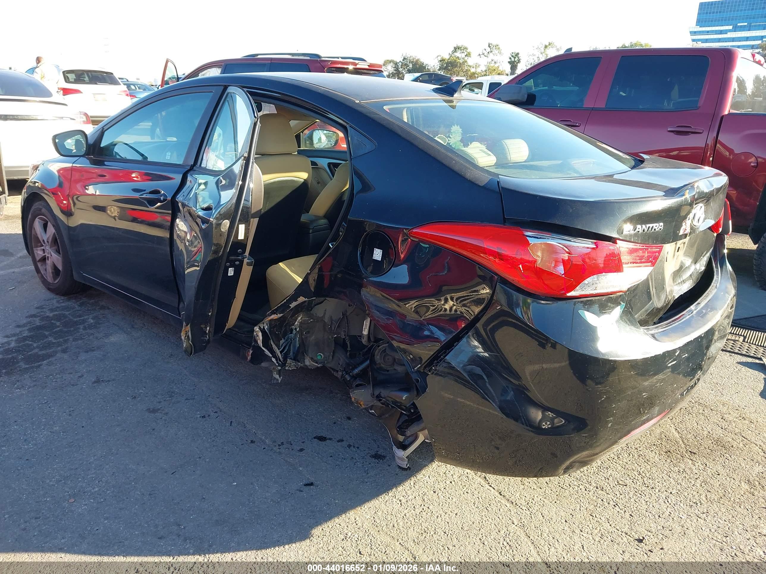 HYUNDAI ELANTRA image 3