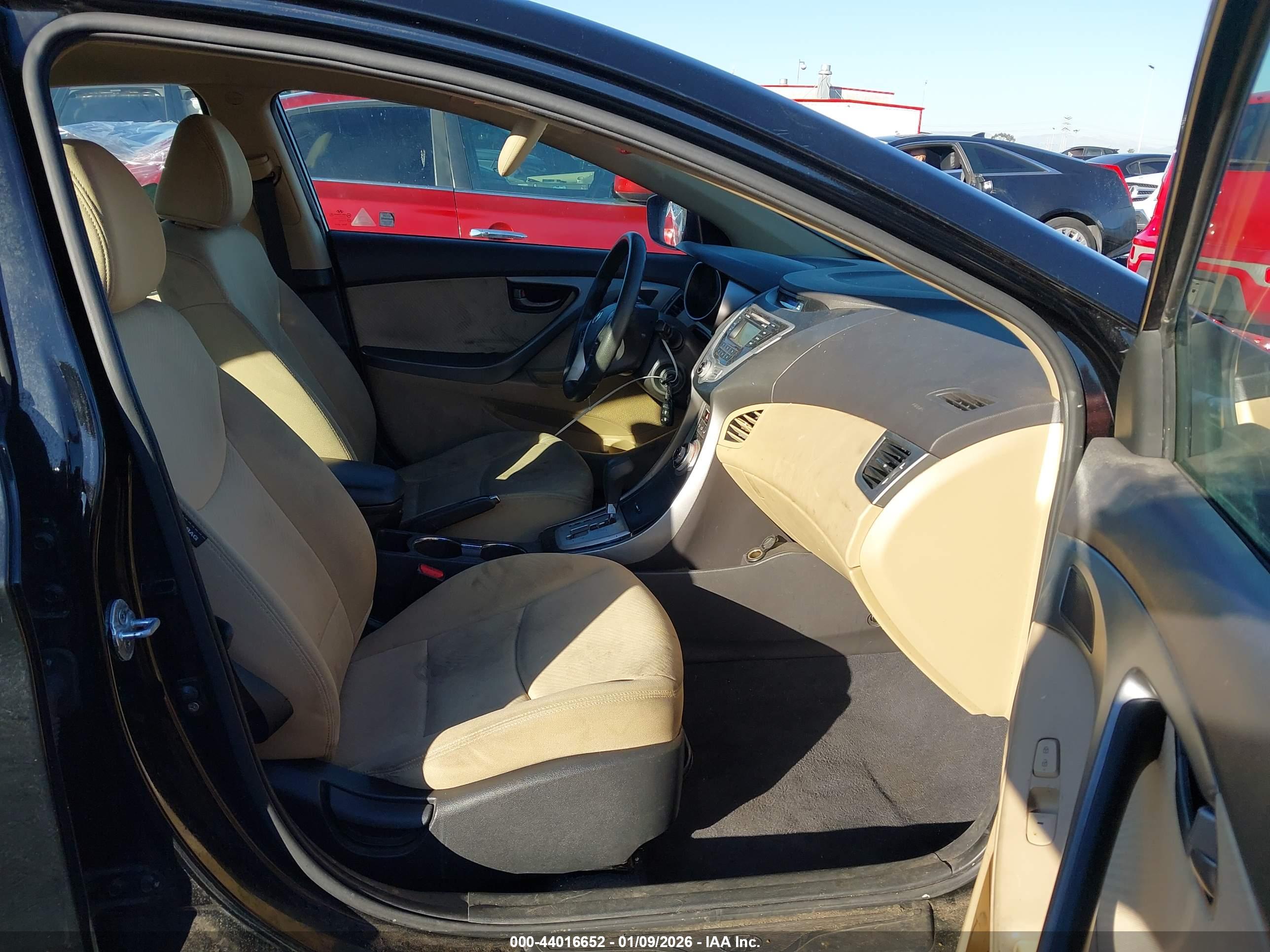 HYUNDAI ELANTRA image 5