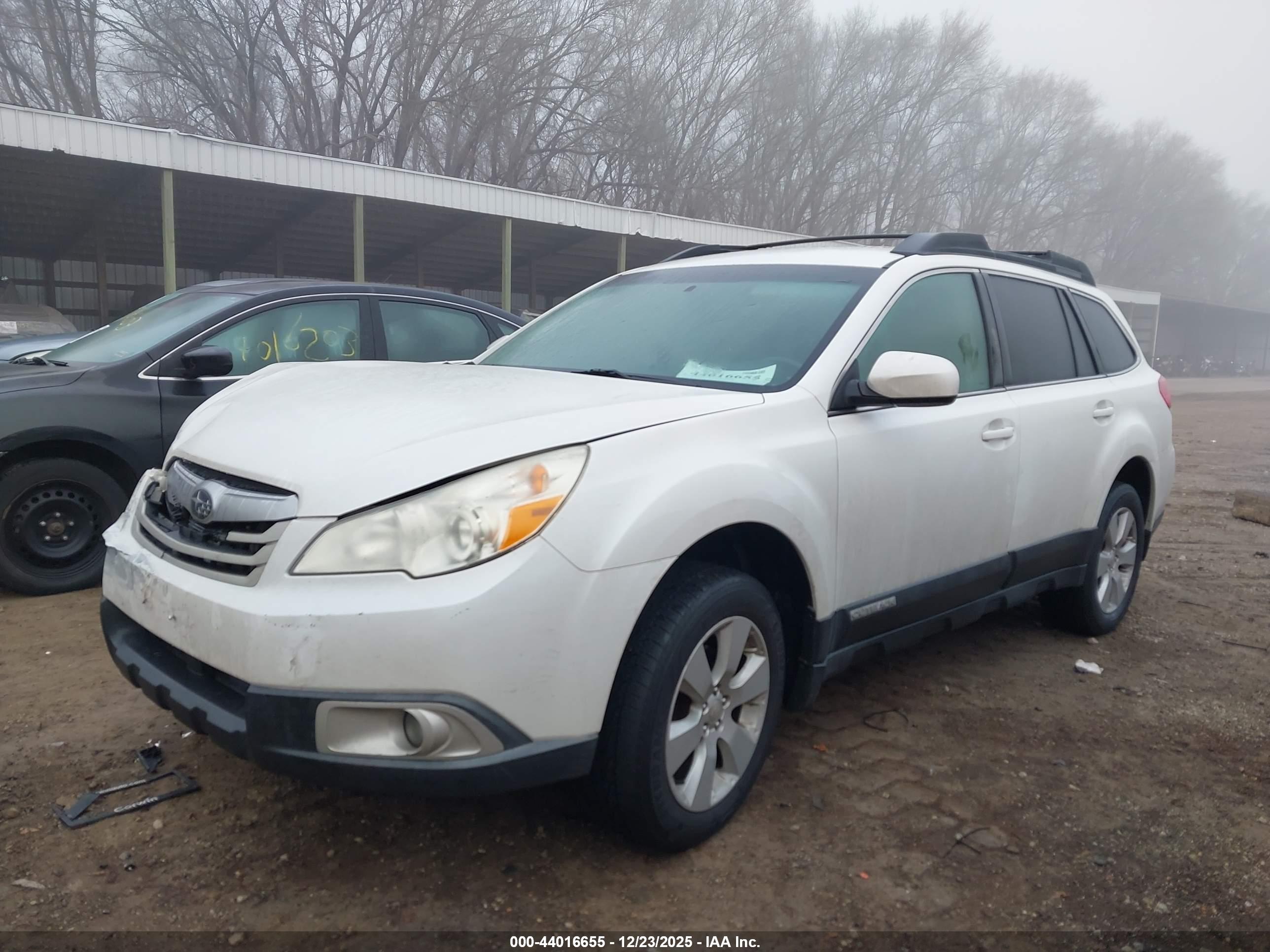 SUBARU OUTBACK image 2