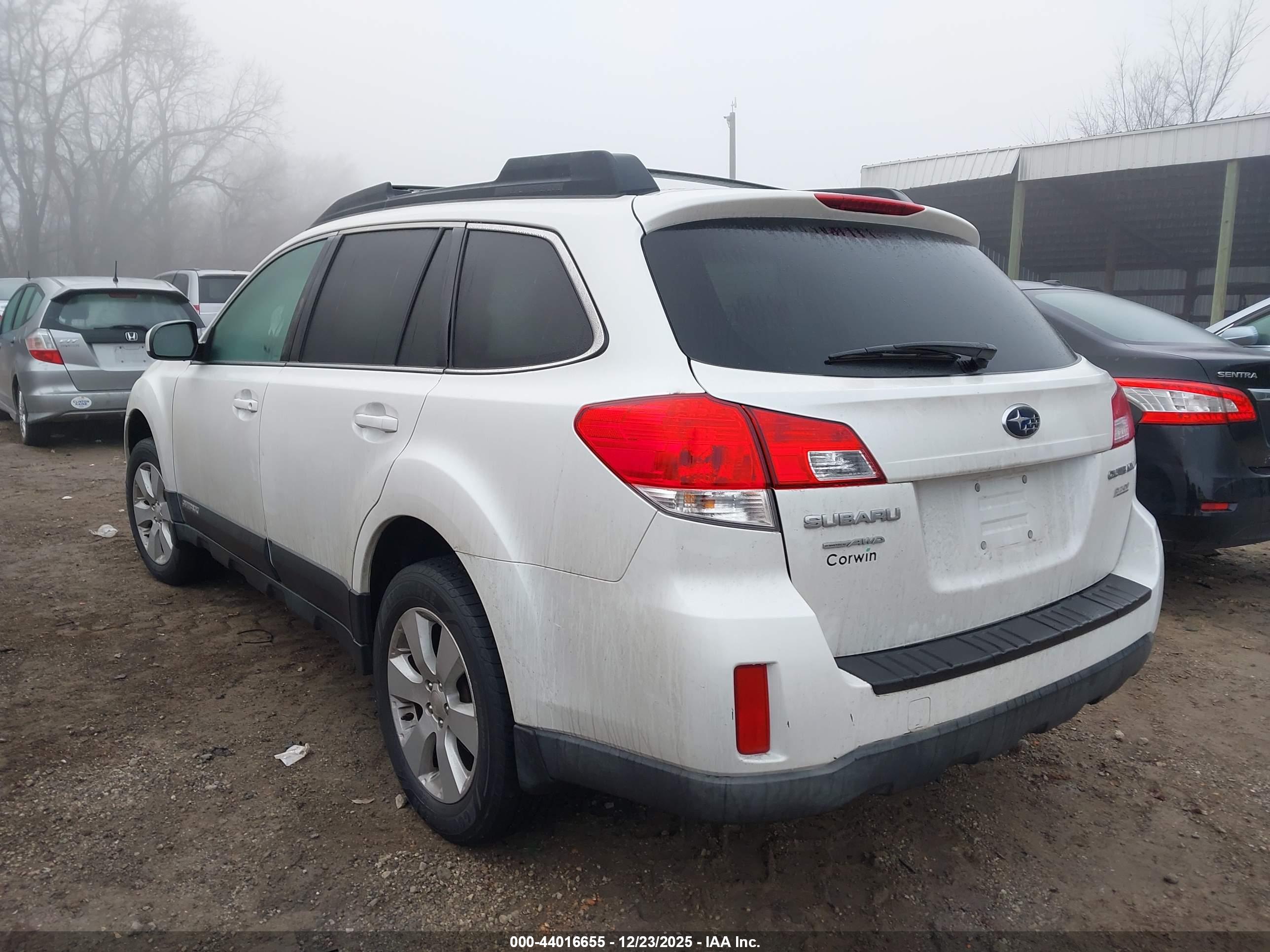 SUBARU OUTBACK image 3
