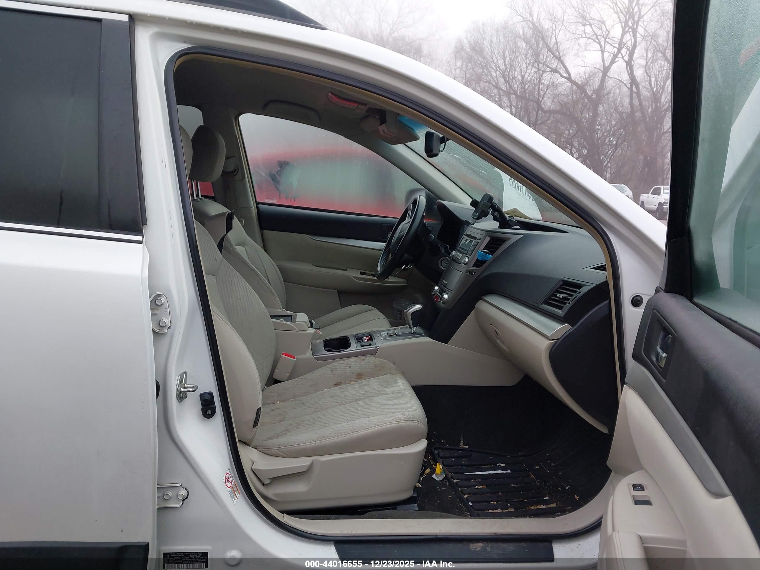 SUBARU OUTBACK image 5