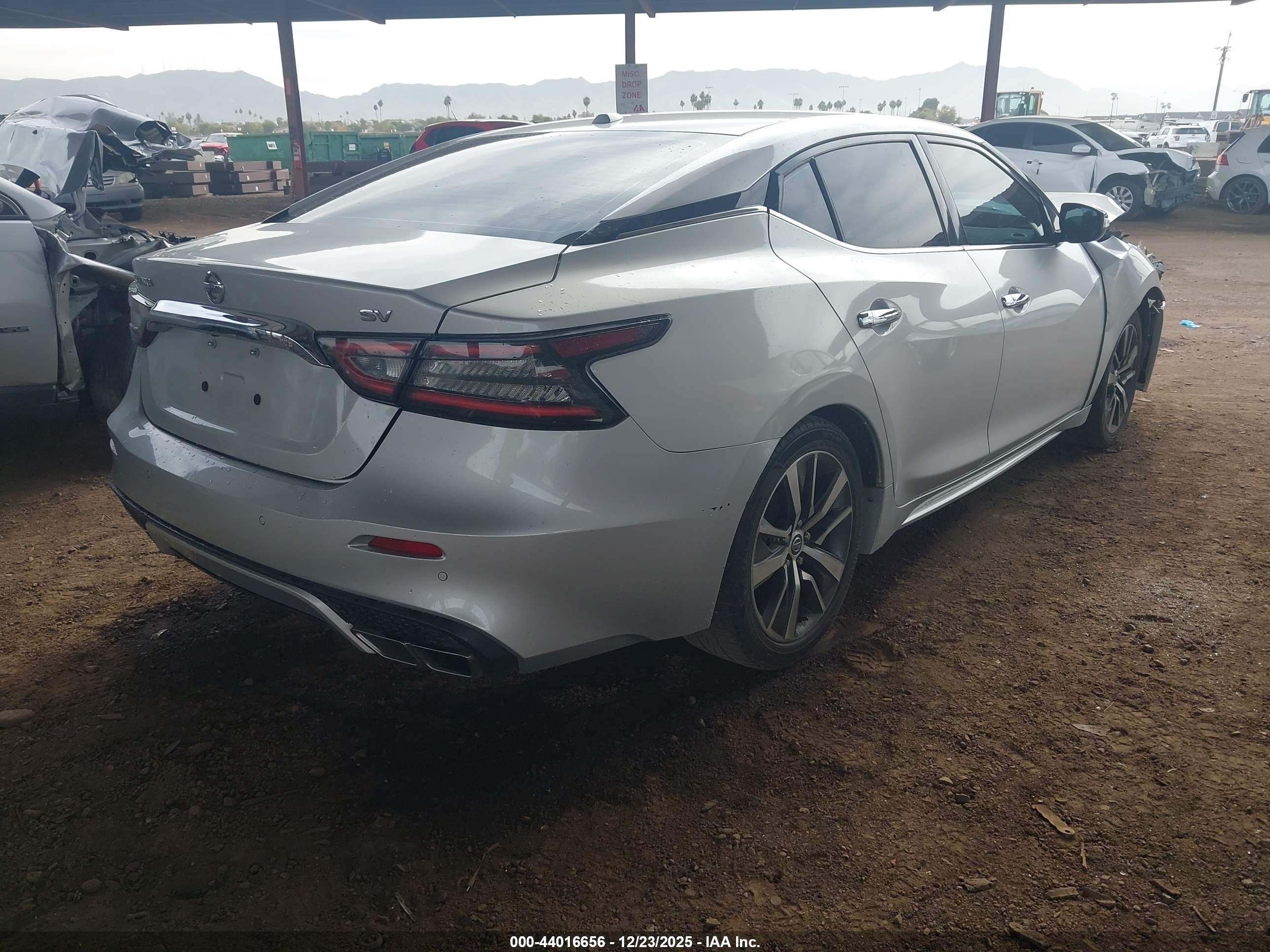 NISSAN MAXIMA image 4