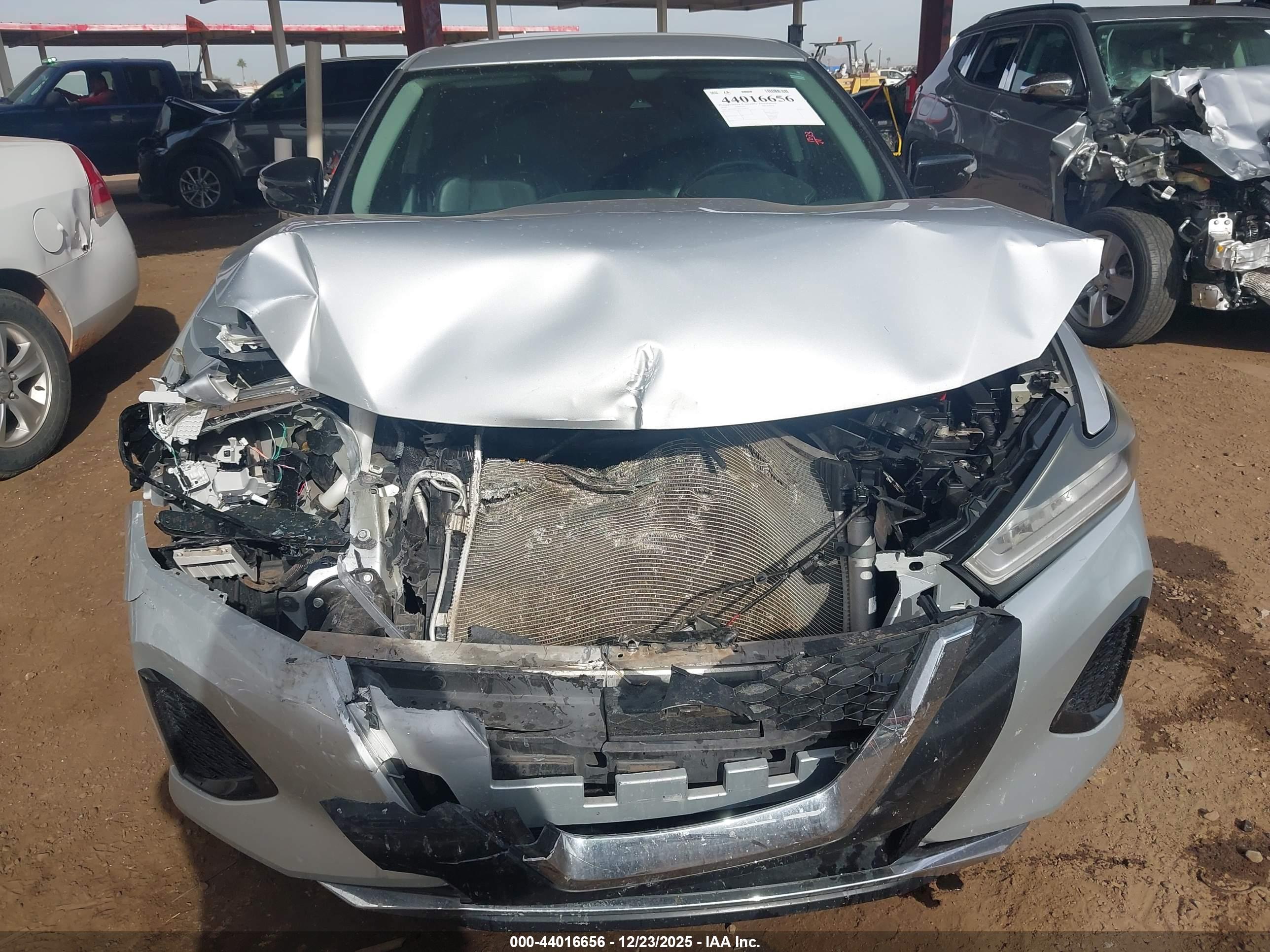 NISSAN MAXIMA image 6