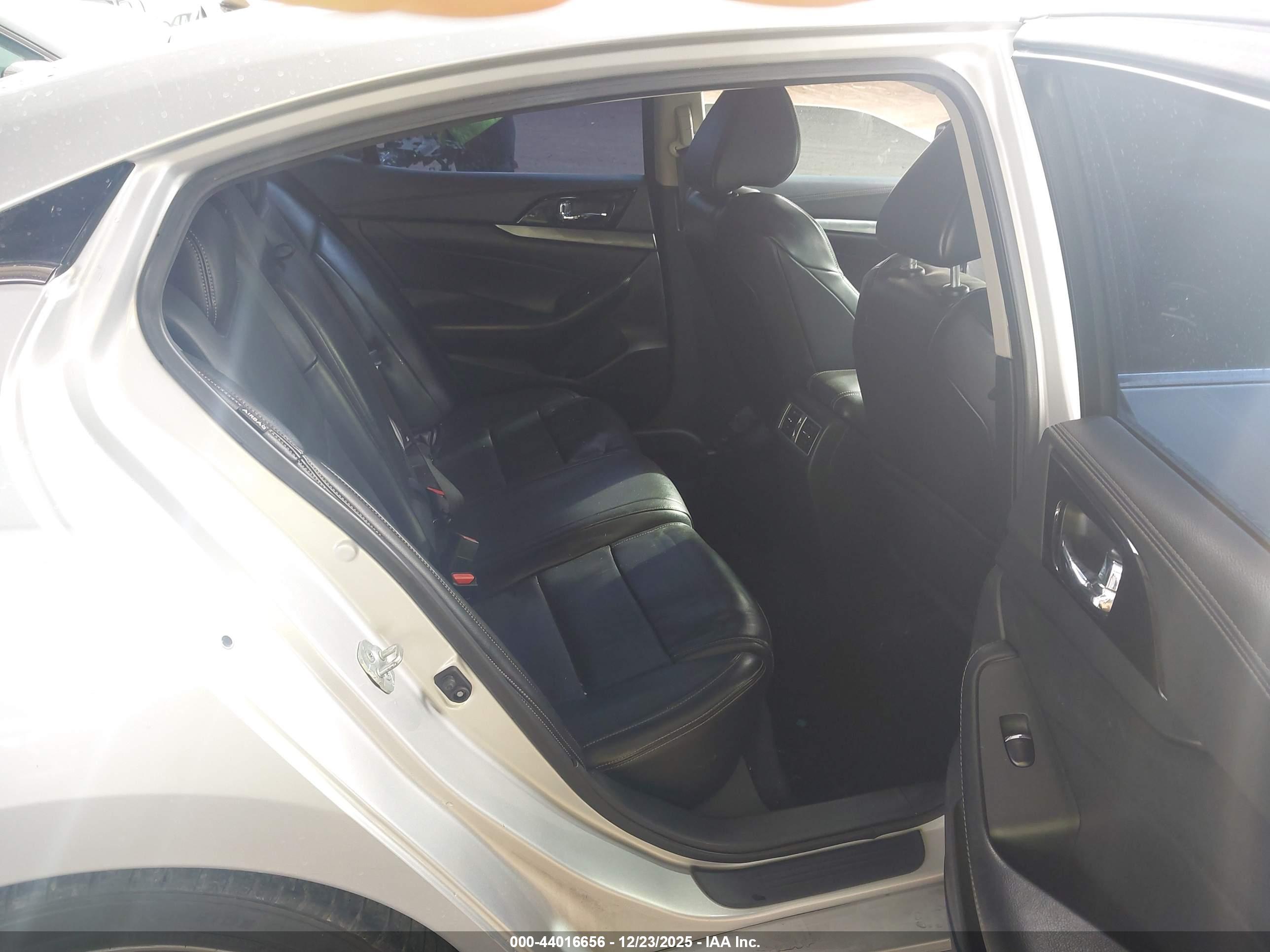 NISSAN MAXIMA image 8