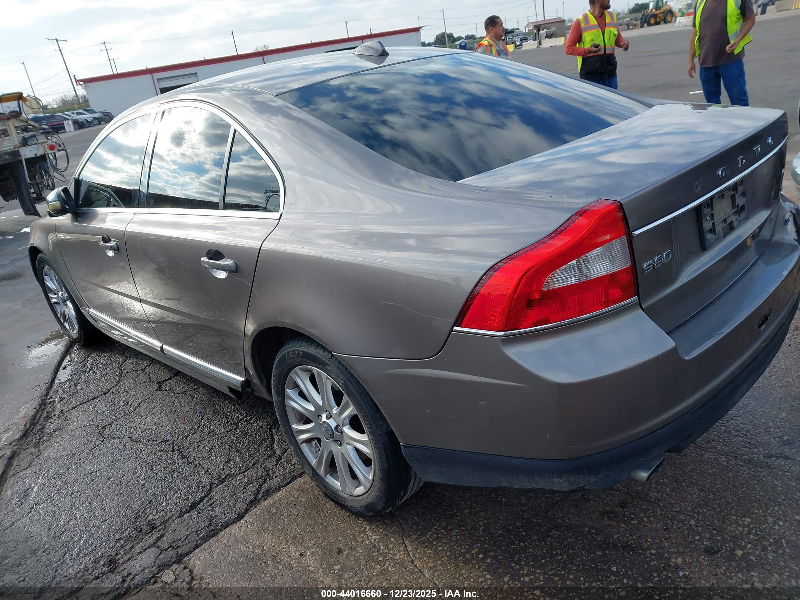 VOLVO S80 image 3
