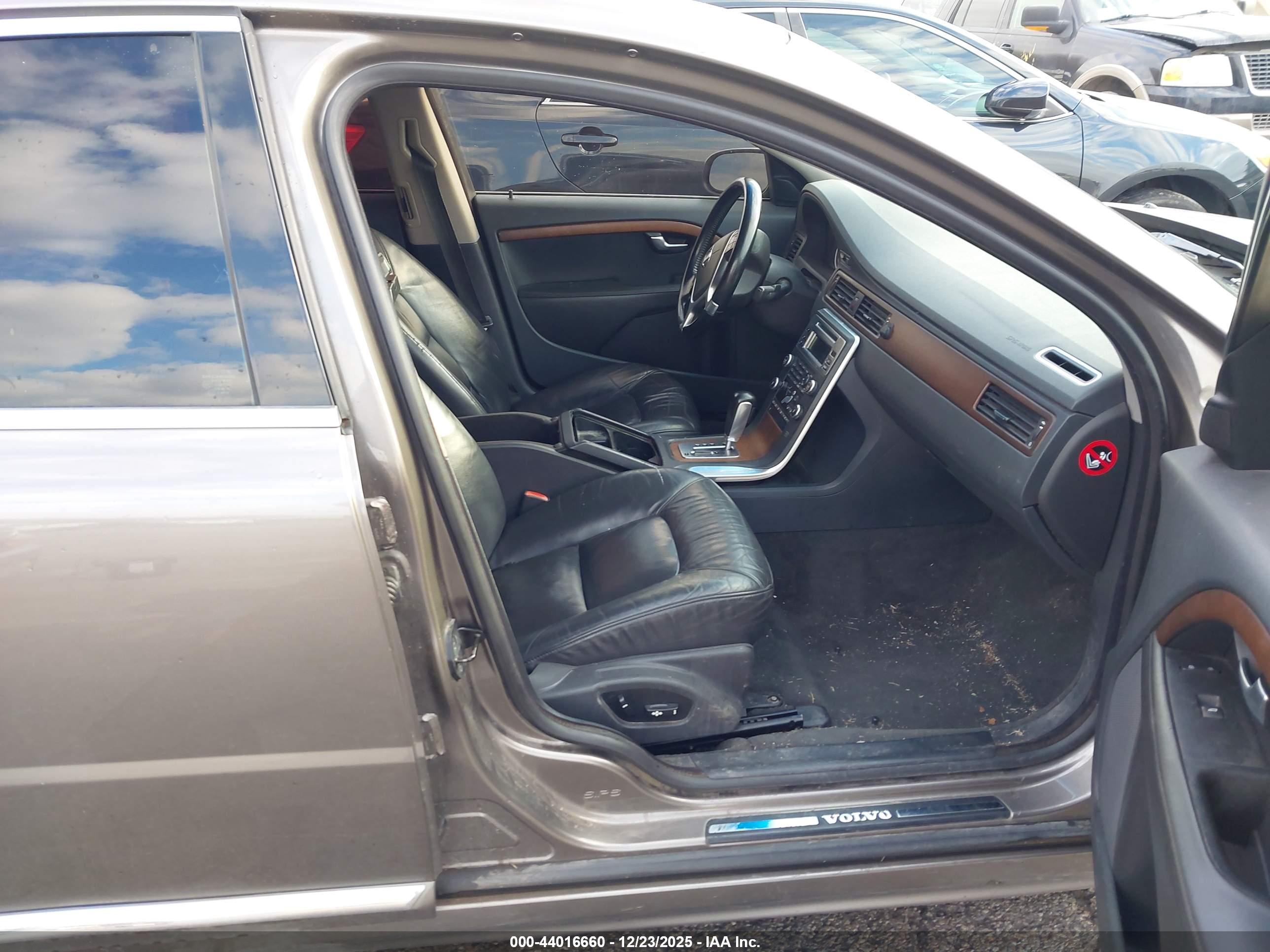 VOLVO S80 image 5