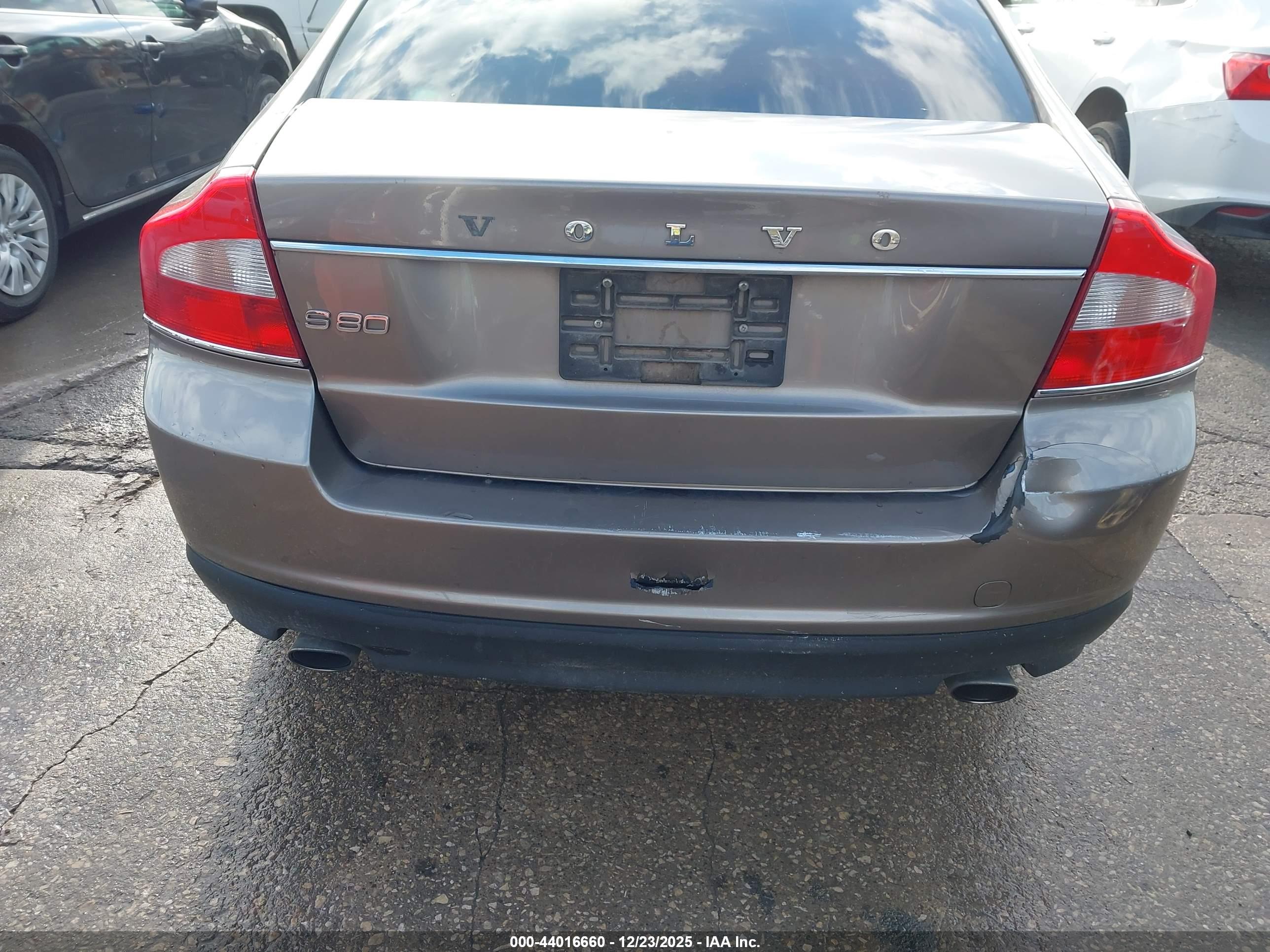 VOLVO S80 image 6