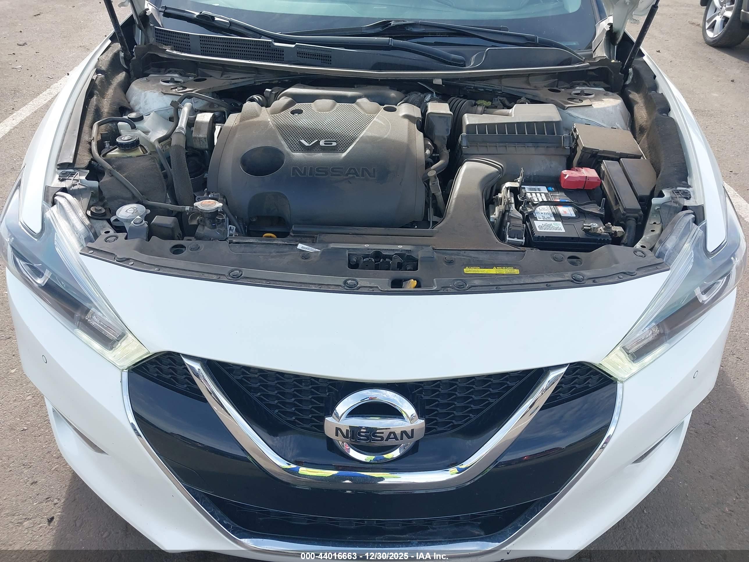 NISSAN MAXIMA image 10