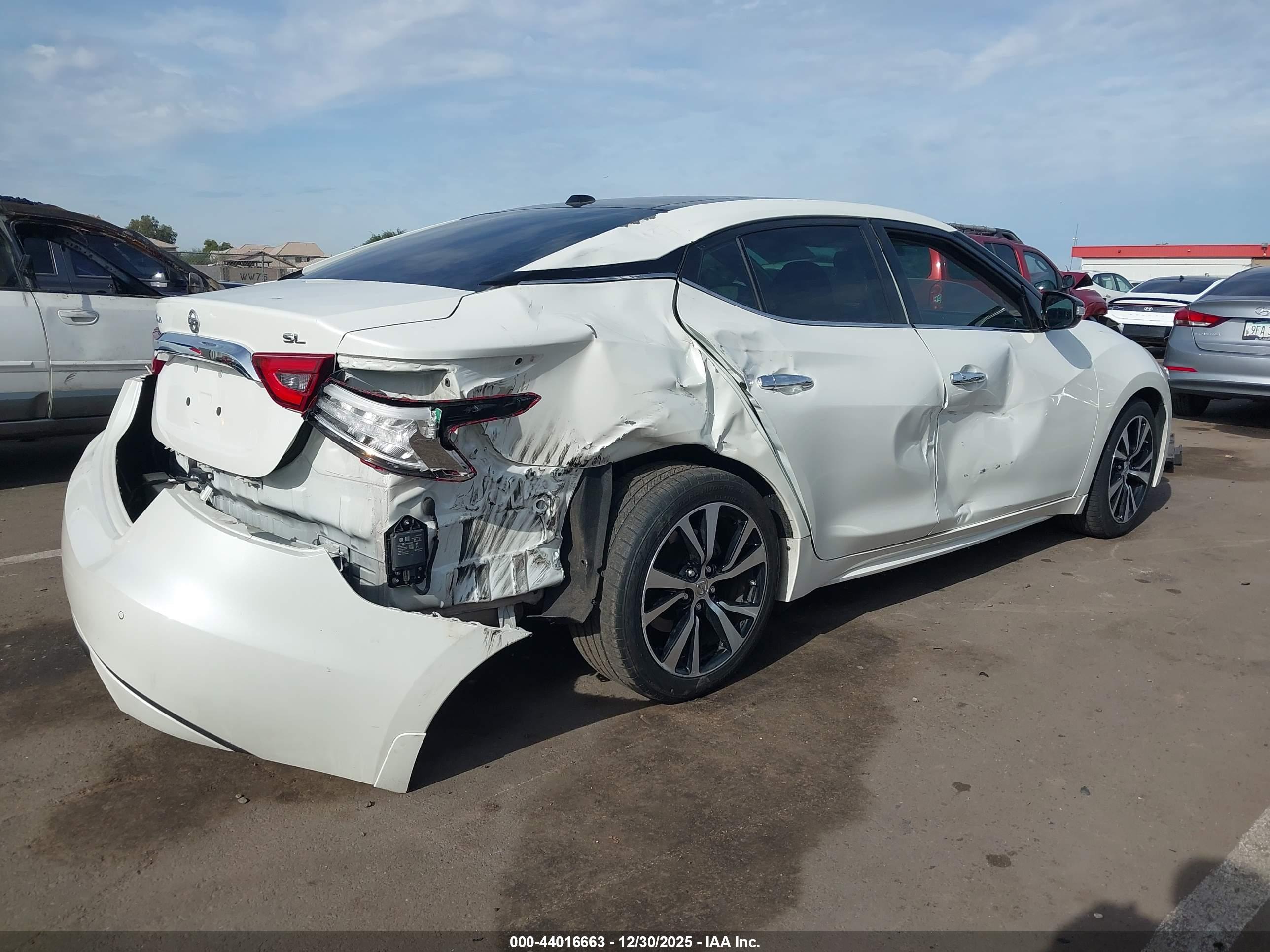 NISSAN MAXIMA image 6