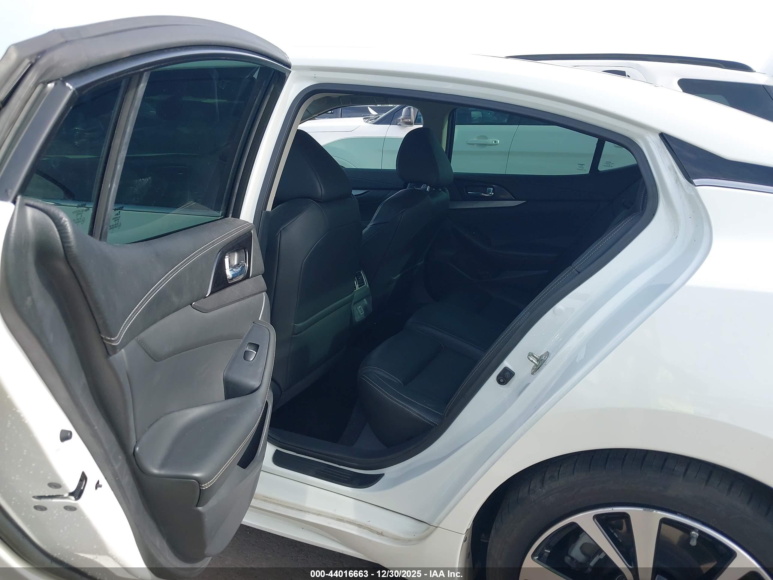NISSAN MAXIMA image 8