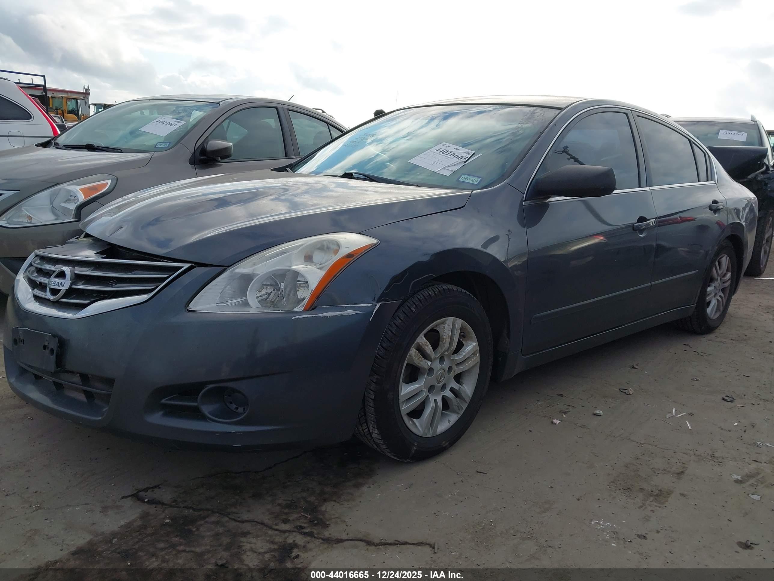NISSAN ALTIMA image 2