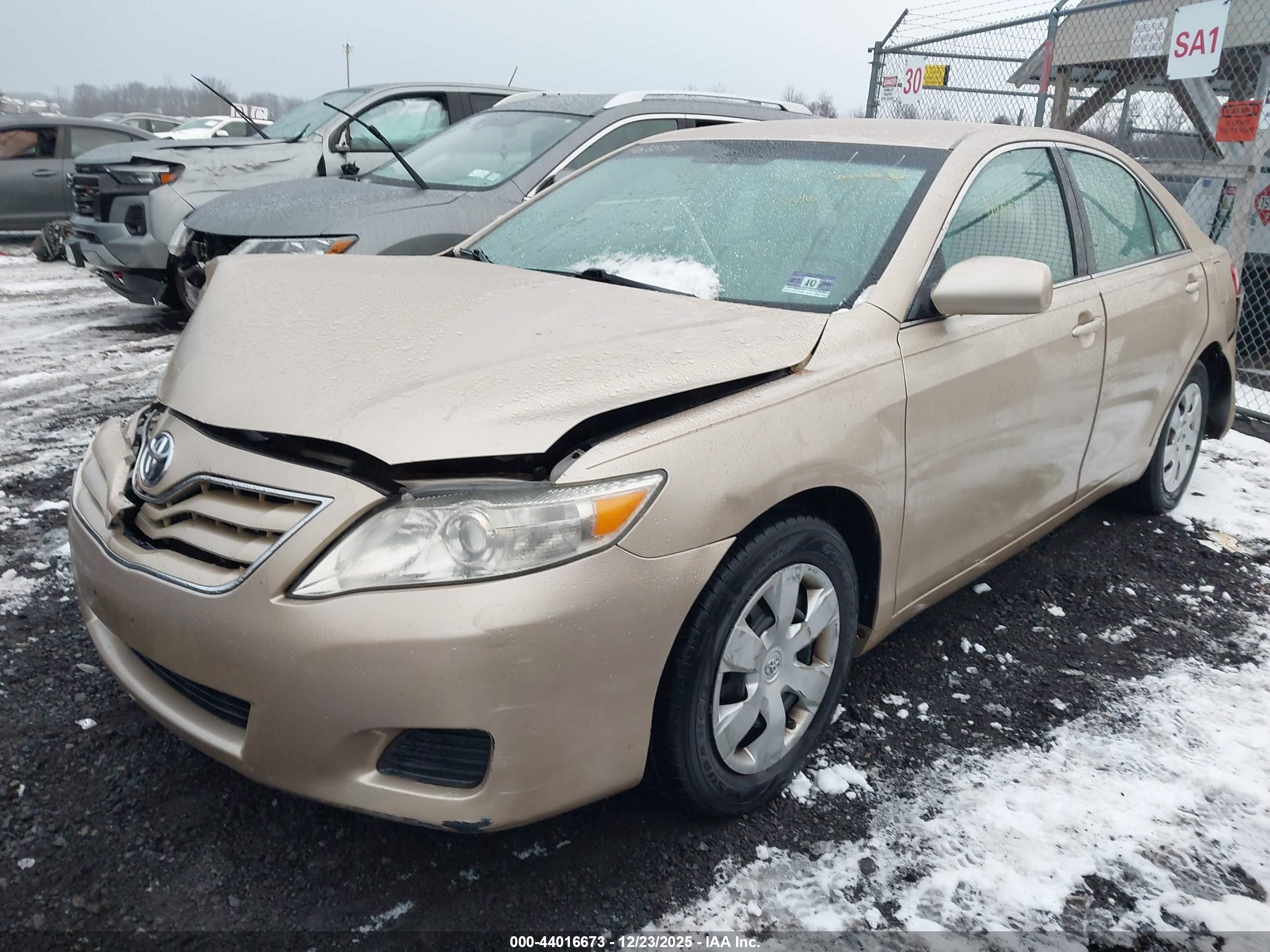 TOYOTA CAMRY image 2