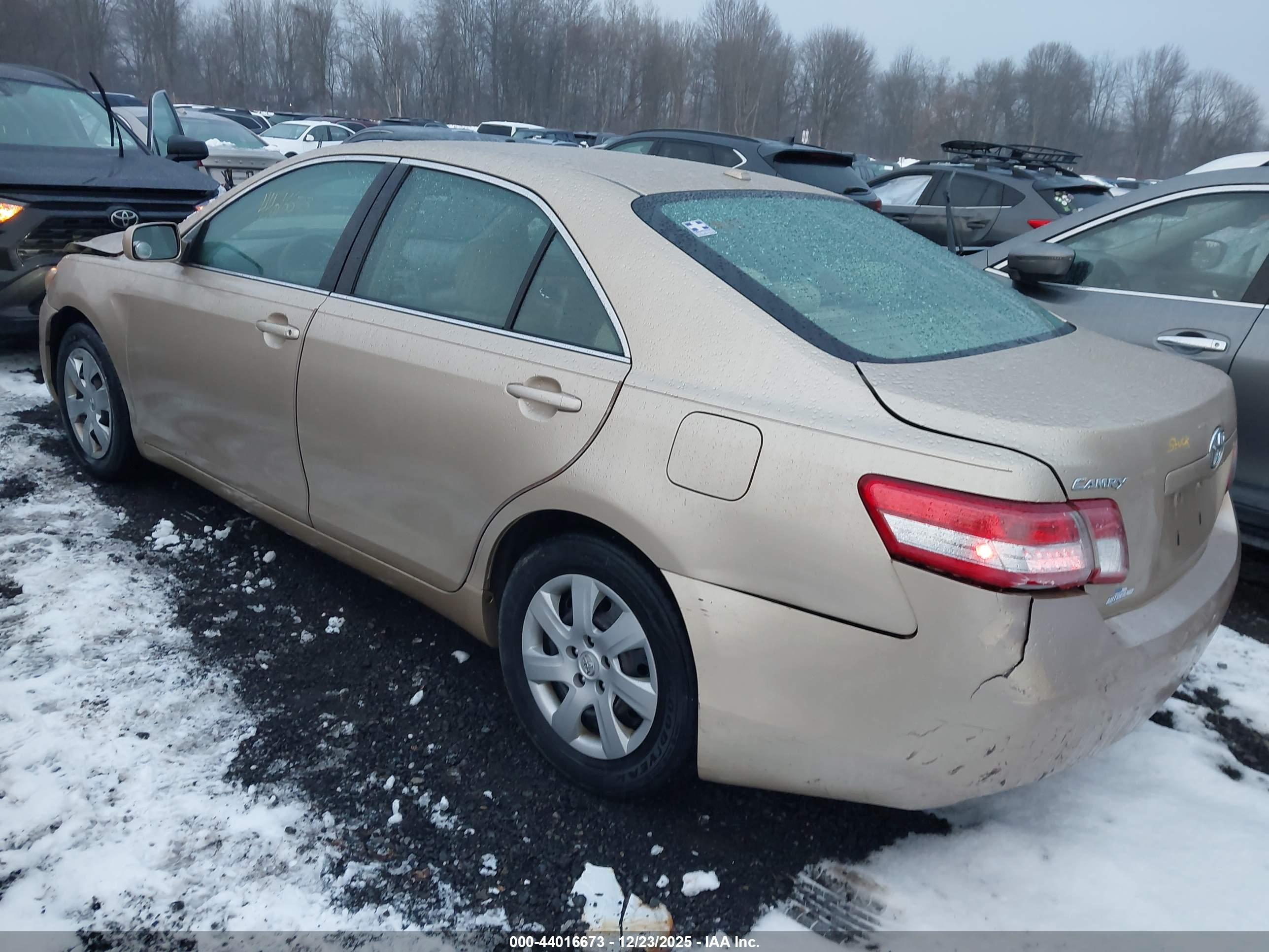 TOYOTA CAMRY image 3