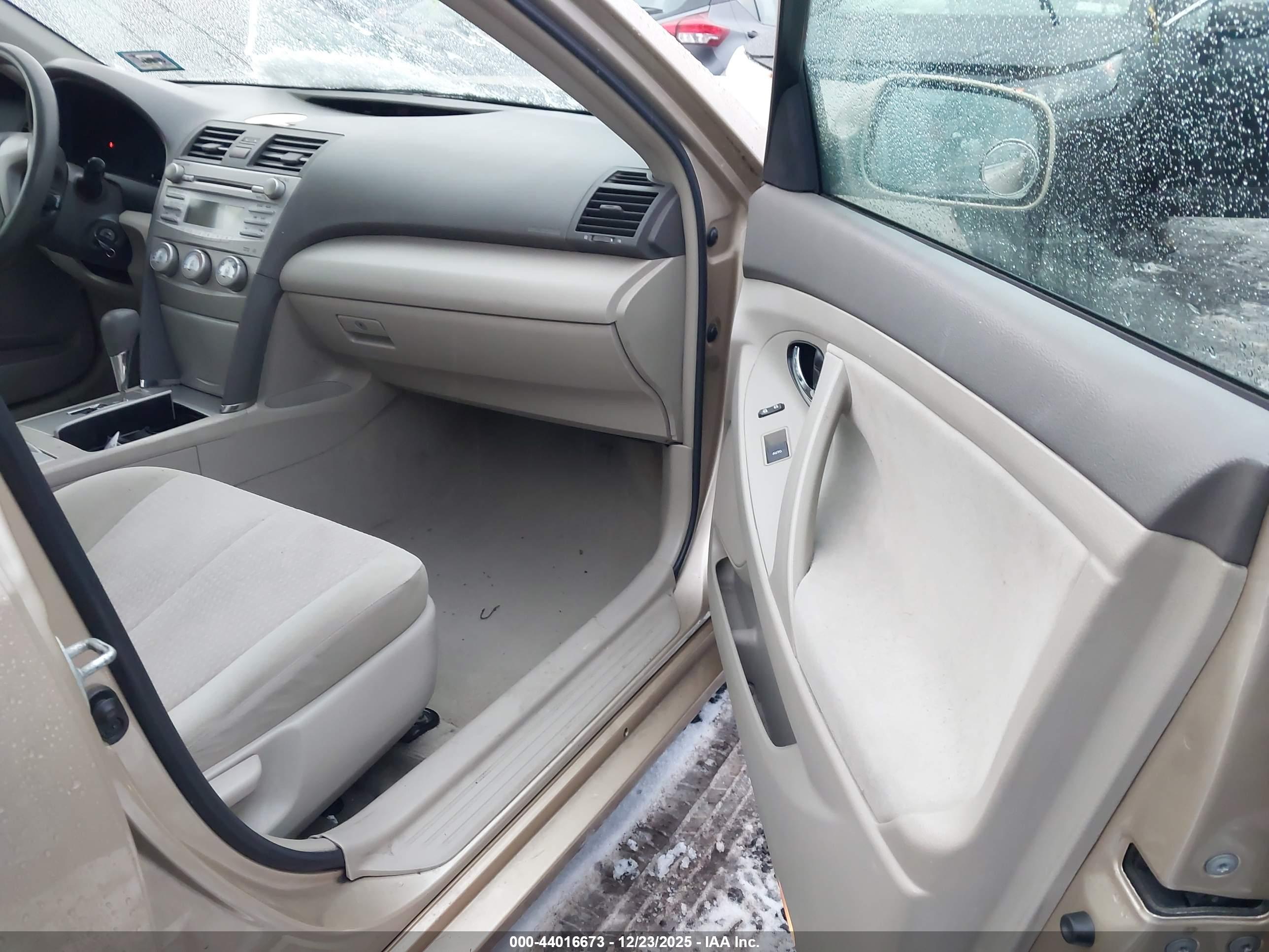 TOYOTA CAMRY image 5