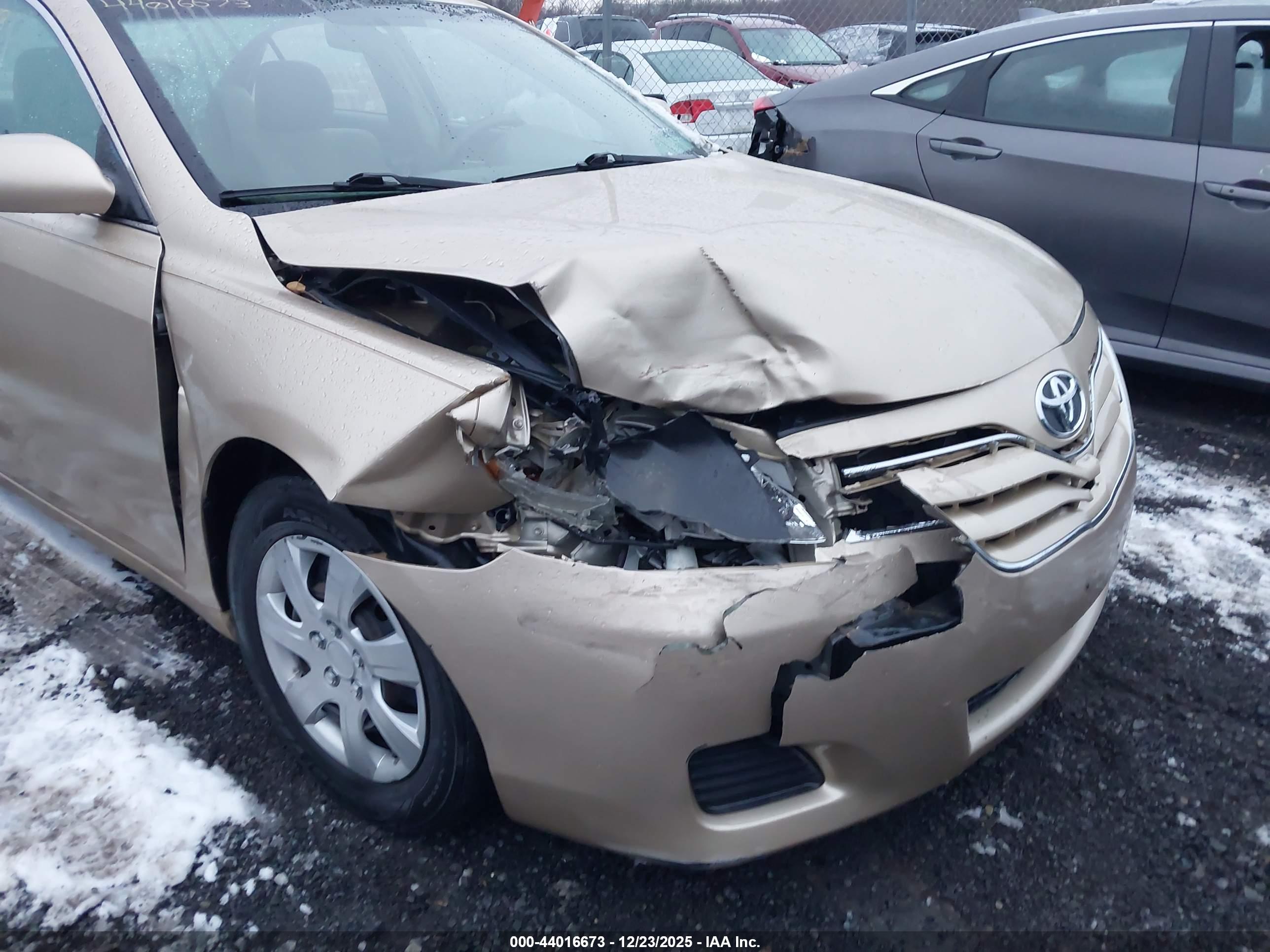 TOYOTA CAMRY image 6