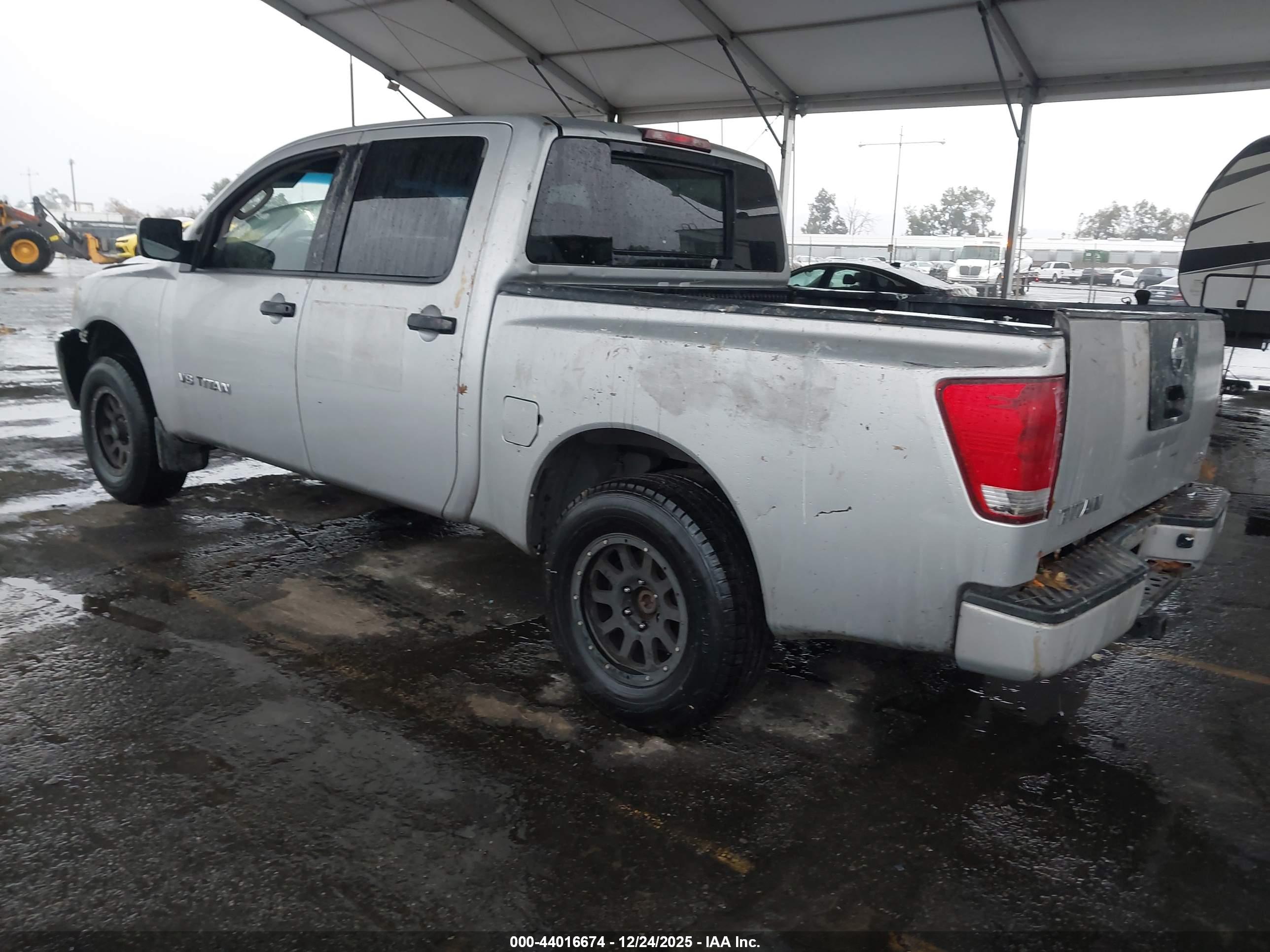 NISSAN TITAN image 3