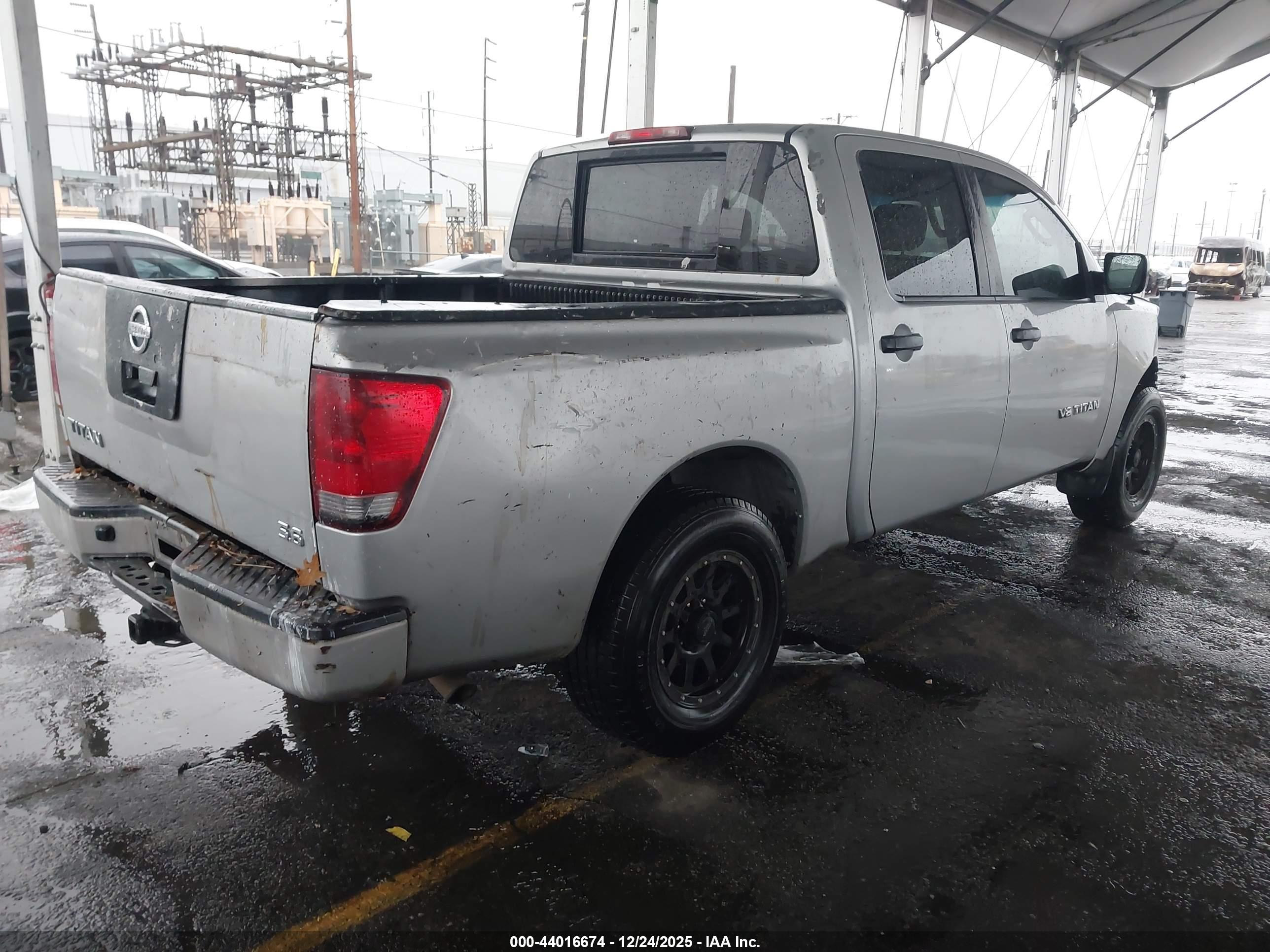 NISSAN TITAN image 4