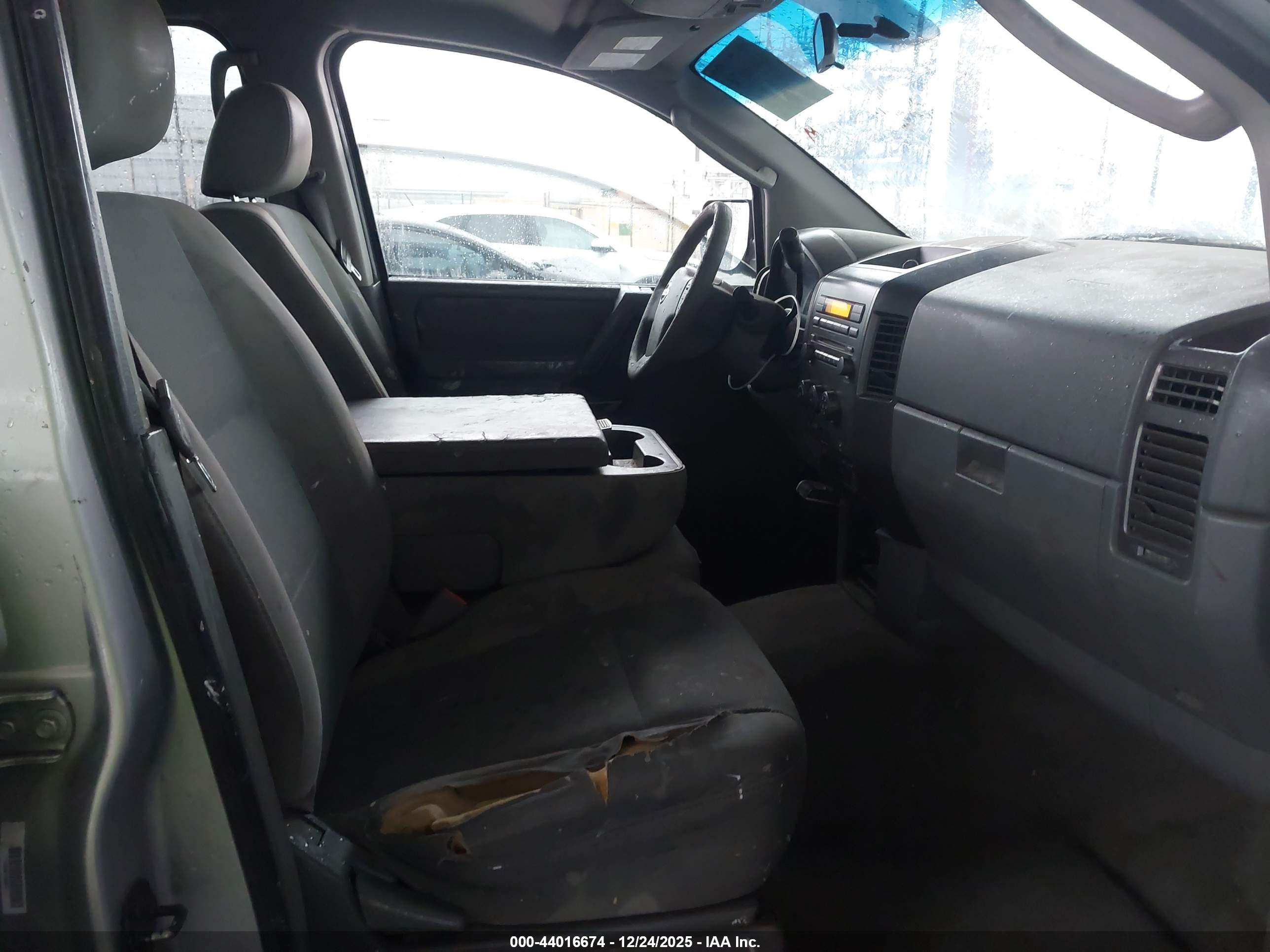 NISSAN TITAN image 5